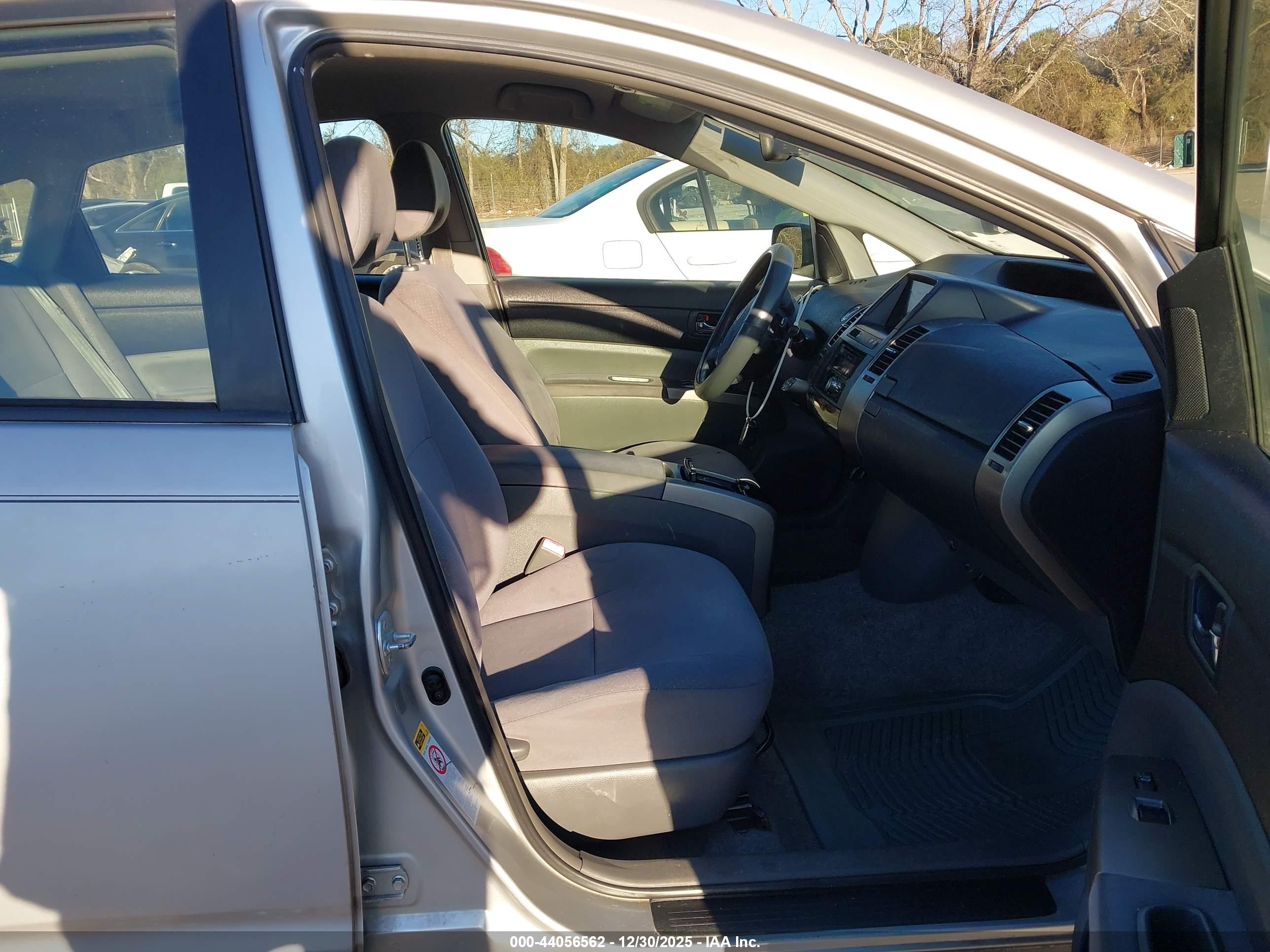 TOYOTA PRIUS image 5