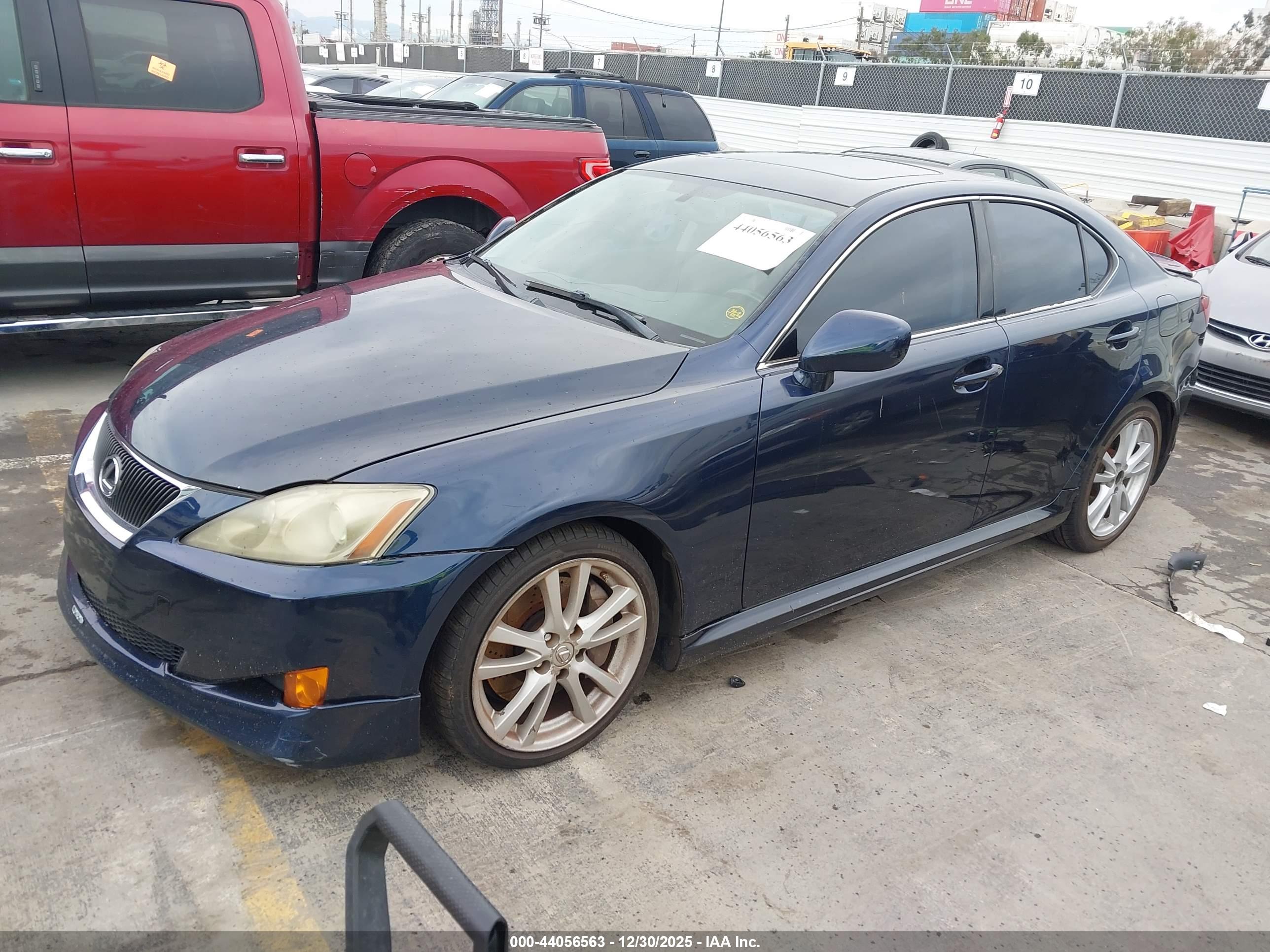 LEXUS IS image 2