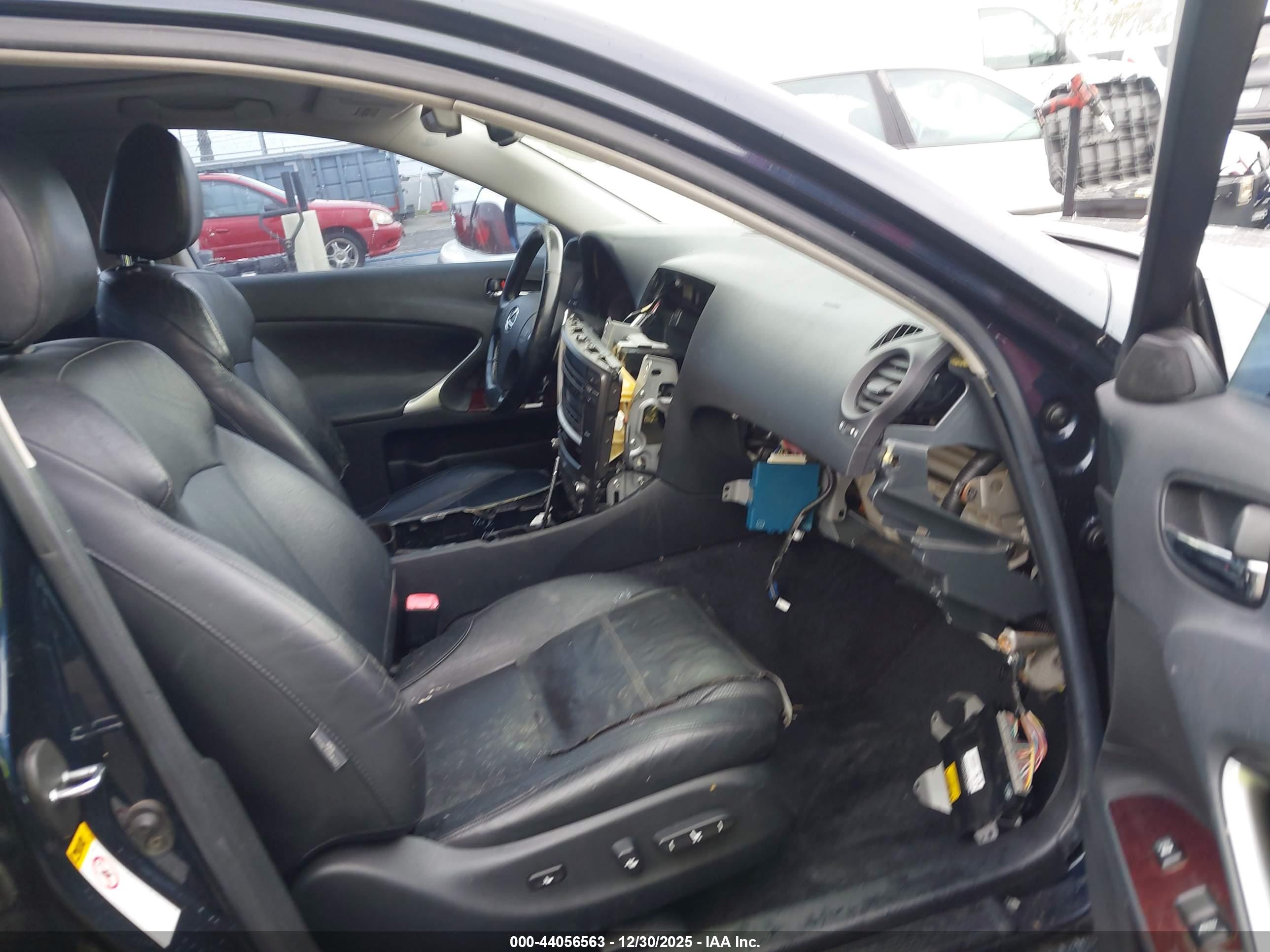 LEXUS IS image 5