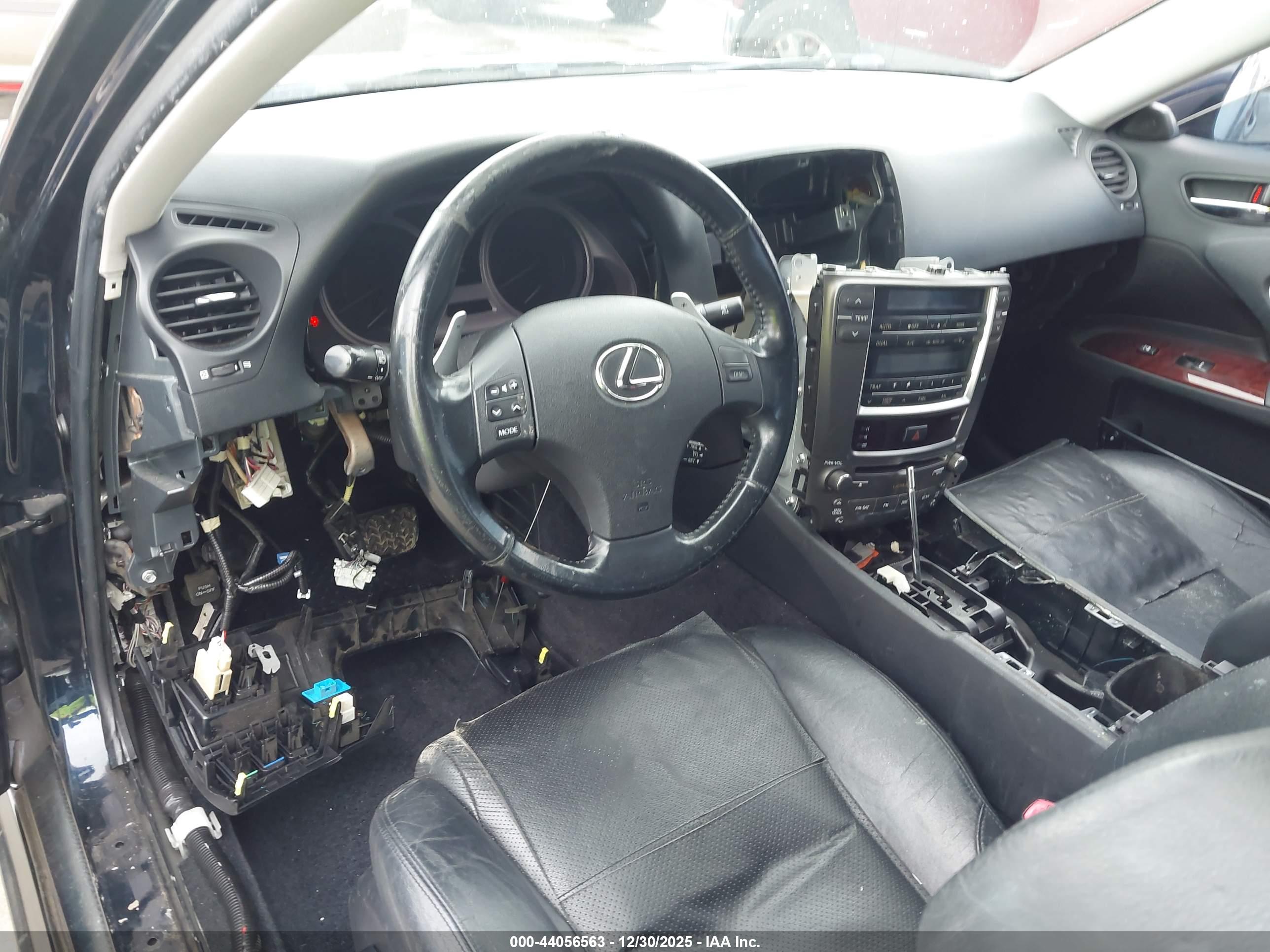 LEXUS IS image 6