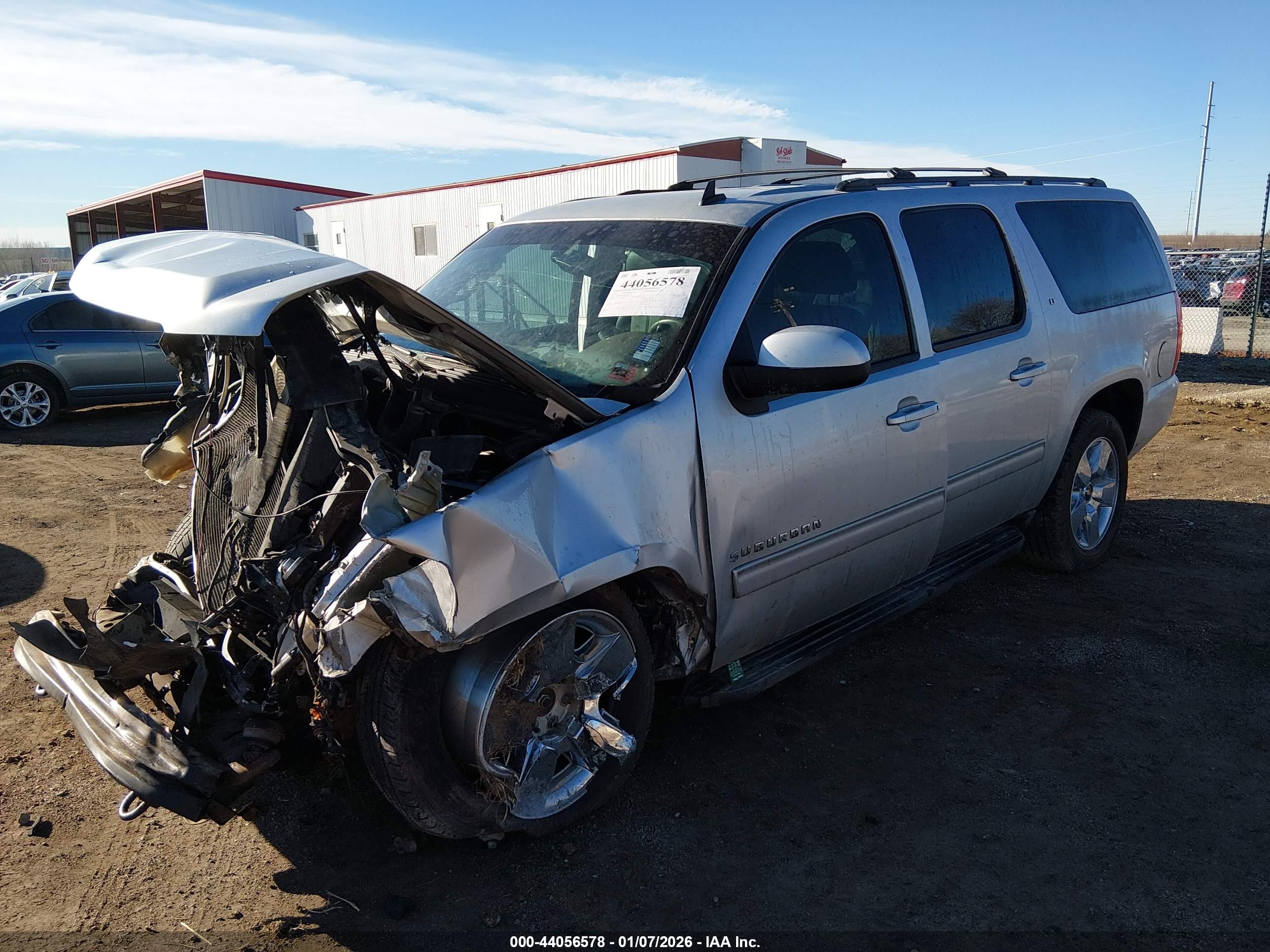 CHEVROLET SUBURBAN image 2