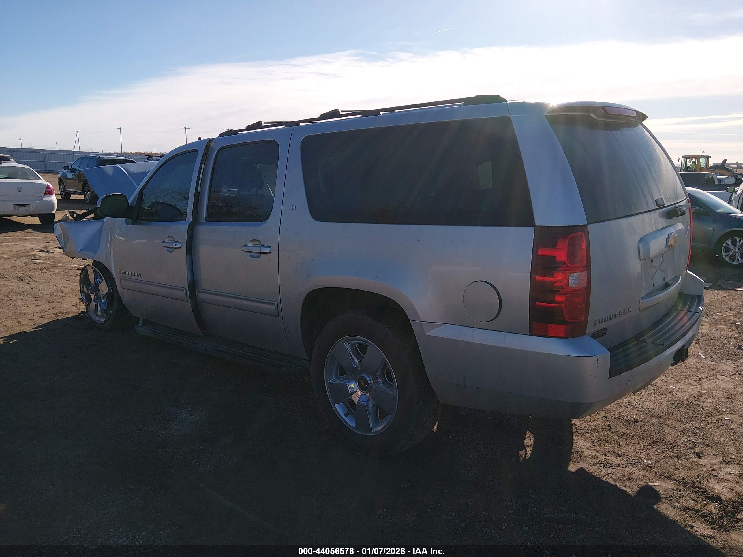 CHEVROLET SUBURBAN image 3