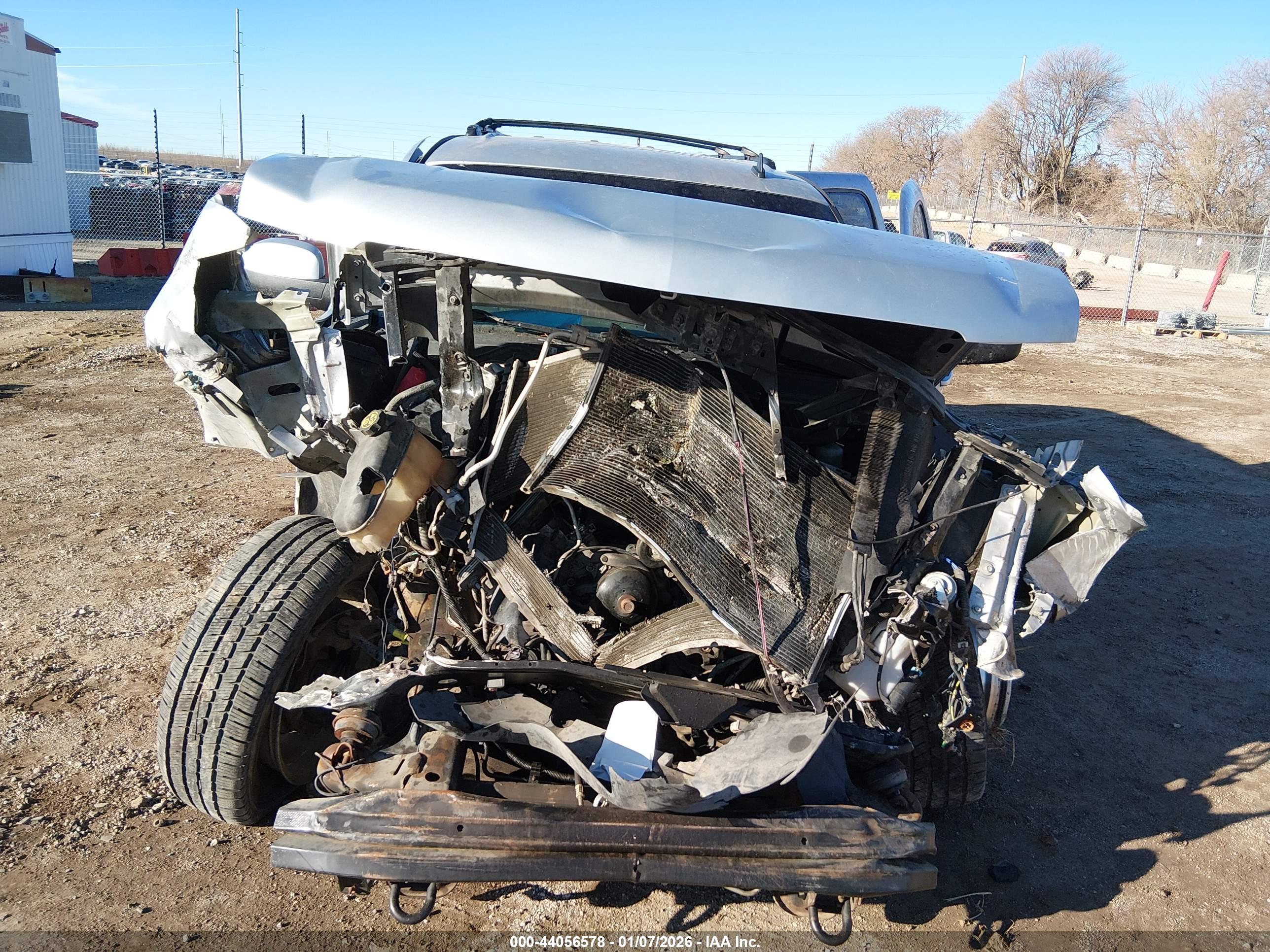 CHEVROLET SUBURBAN image 6