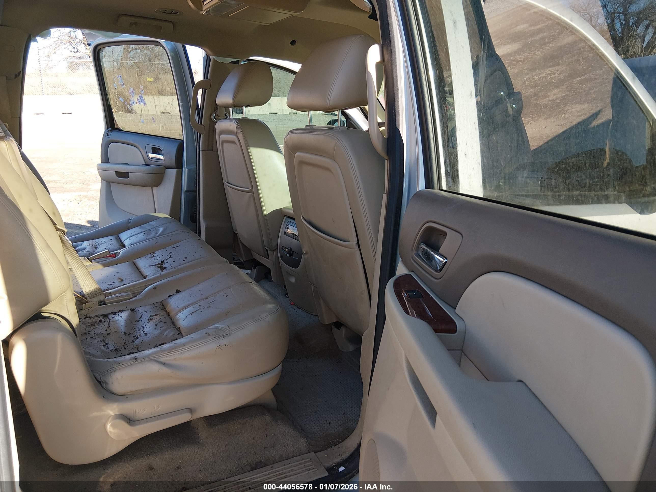 CHEVROLET SUBURBAN image 8