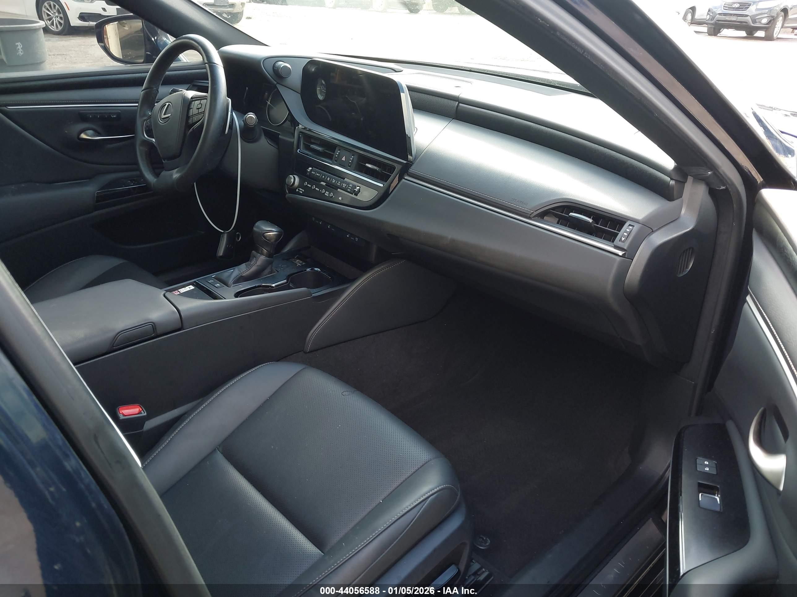 LEXUS ES image 5