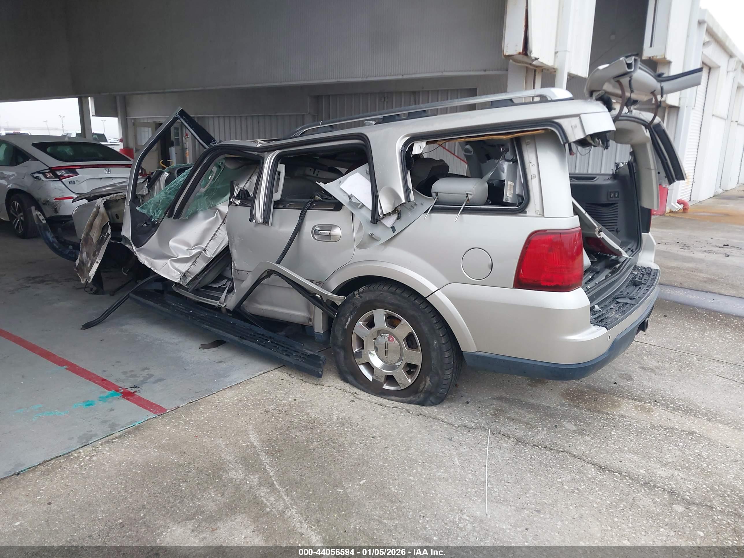 LINCOLN NAVIGATOR image 3