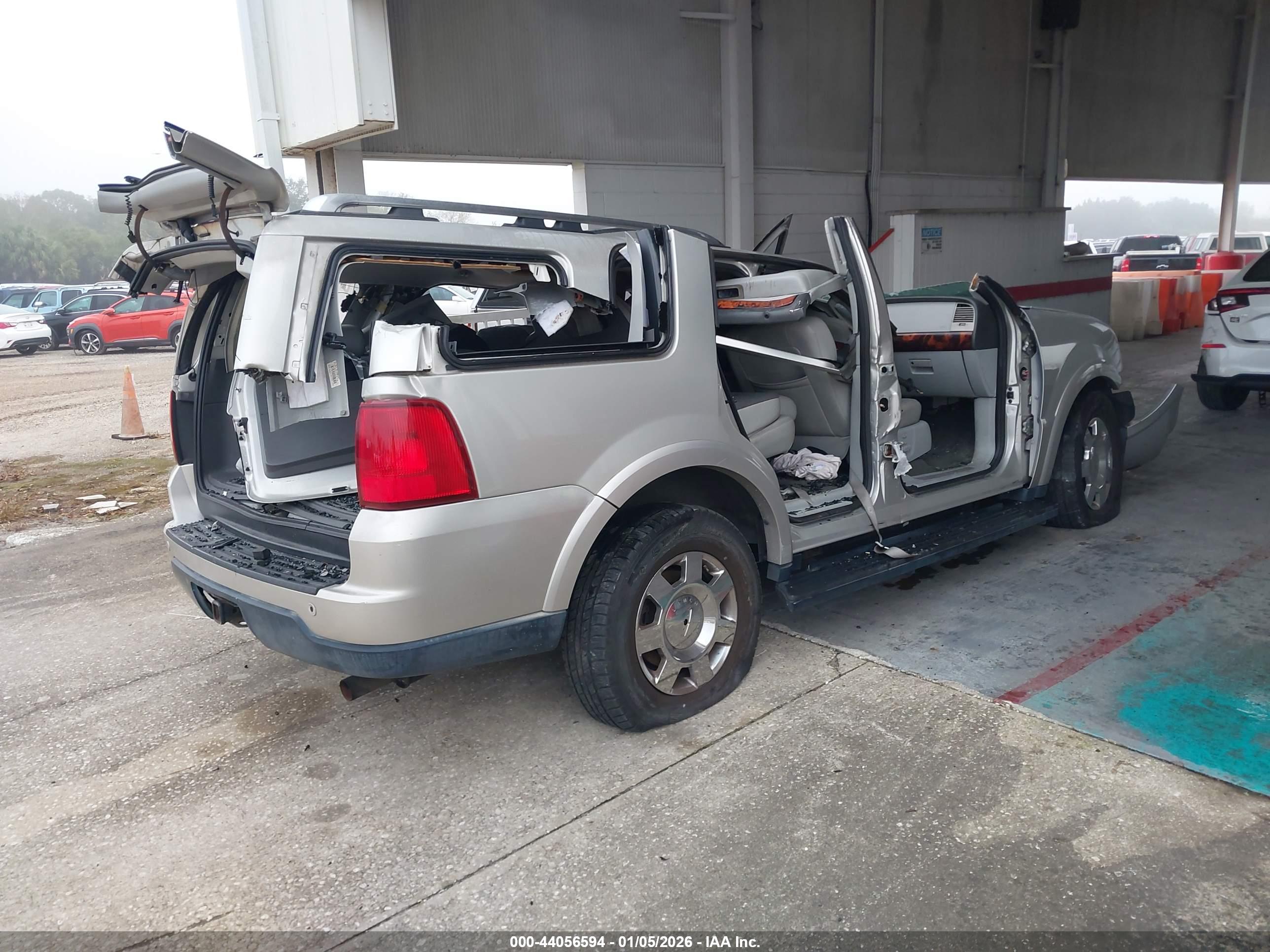 LINCOLN NAVIGATOR image 4