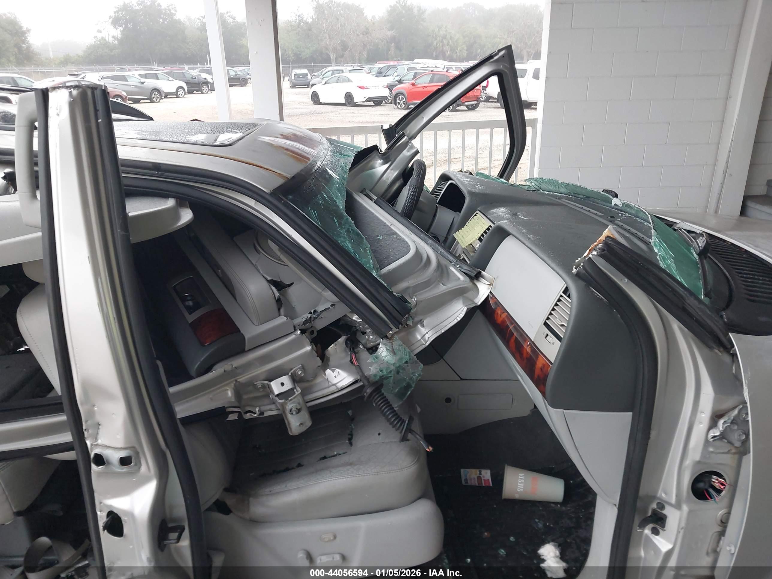 LINCOLN NAVIGATOR image 5