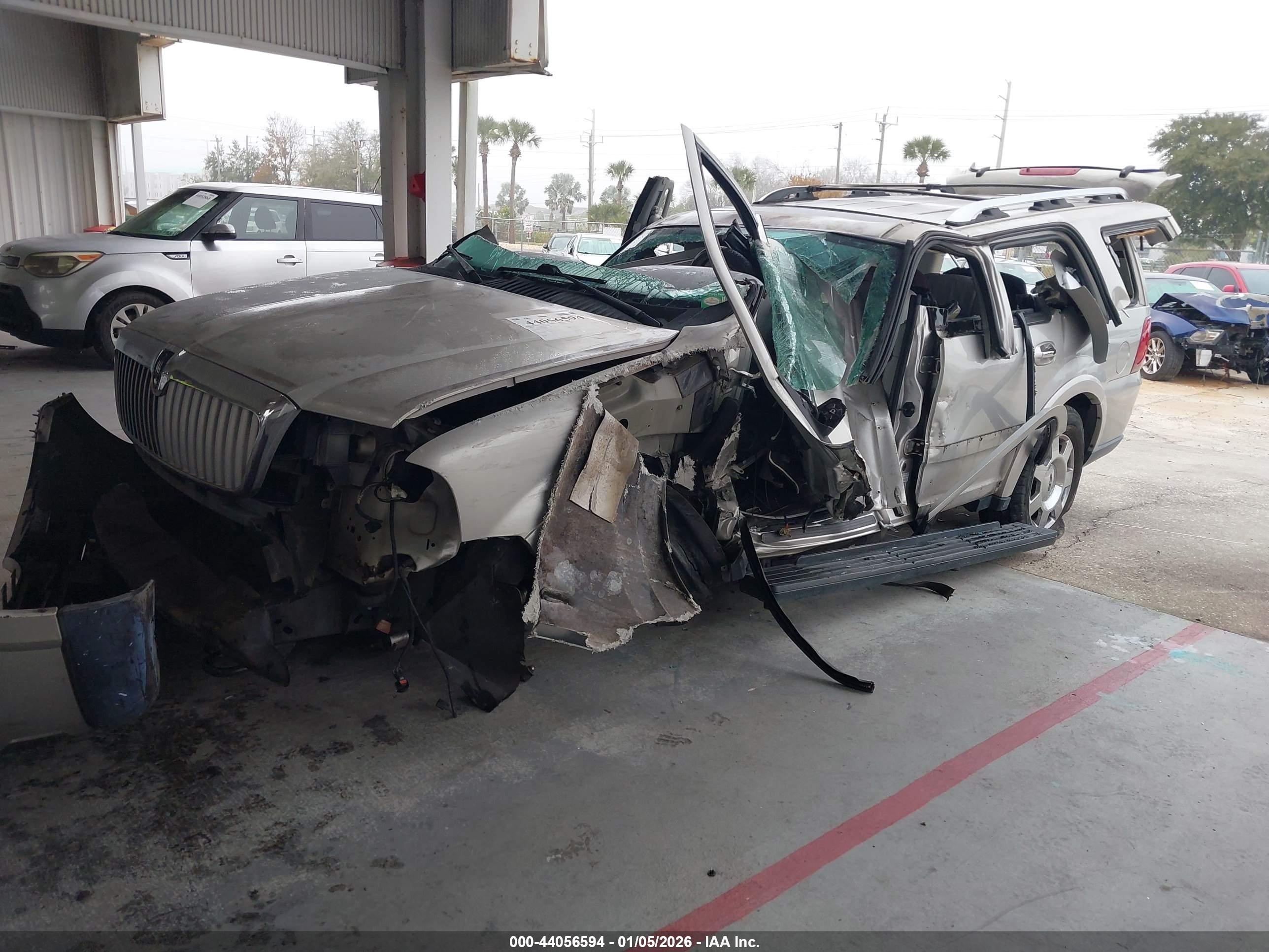 LINCOLN NAVIGATOR image 6