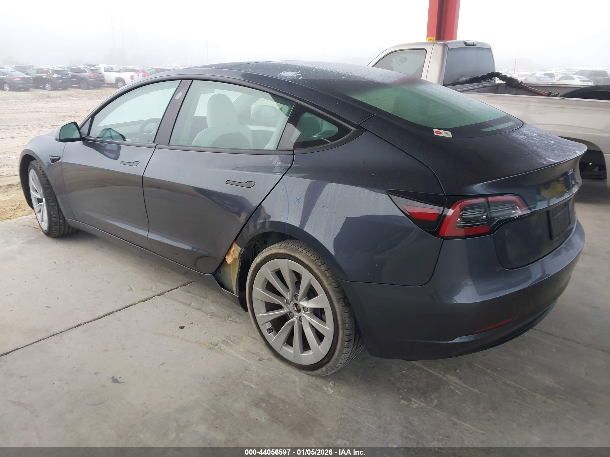 TESLA MODEL image 3