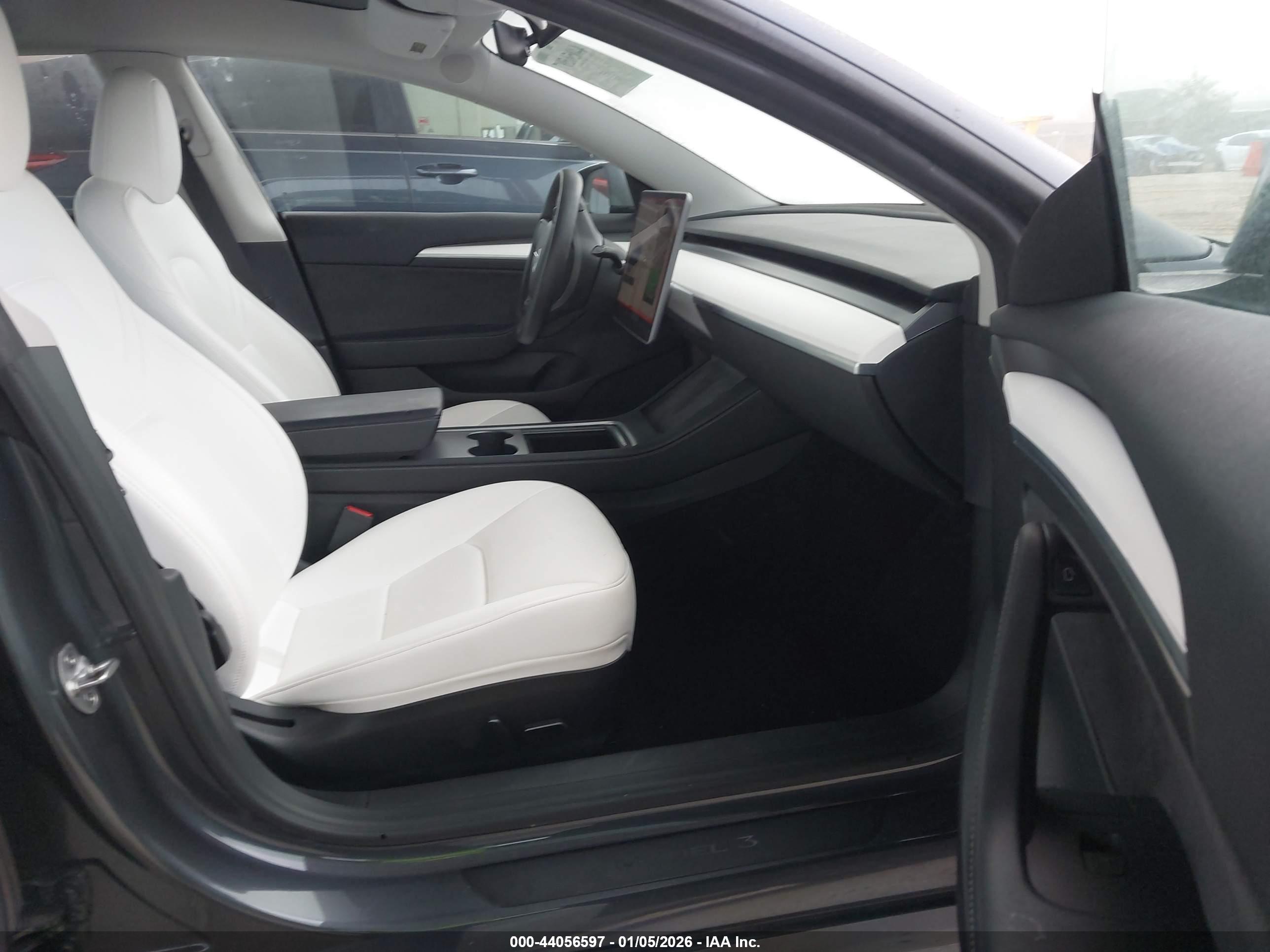TESLA MODEL image 5