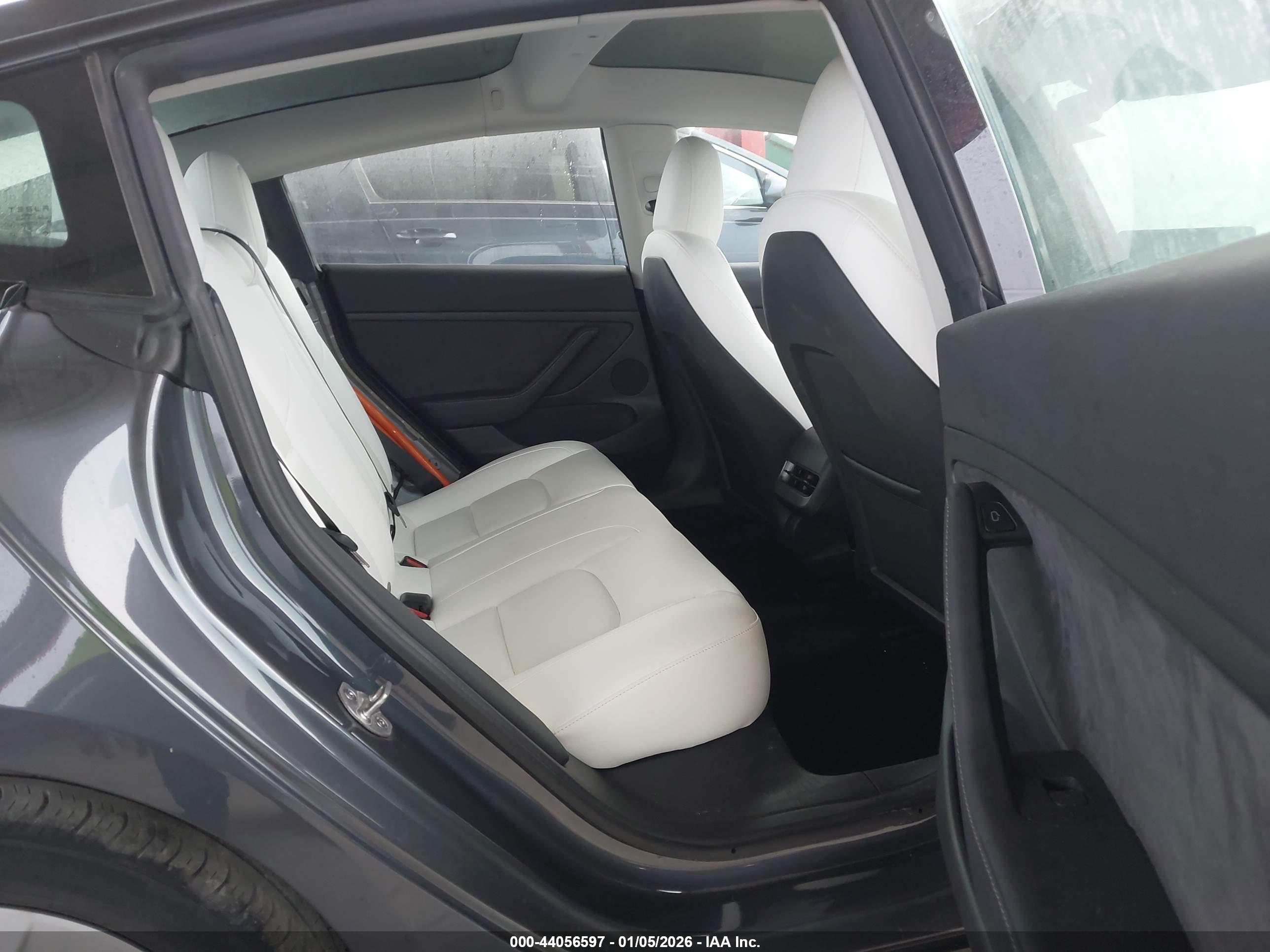 TESLA MODEL image 8