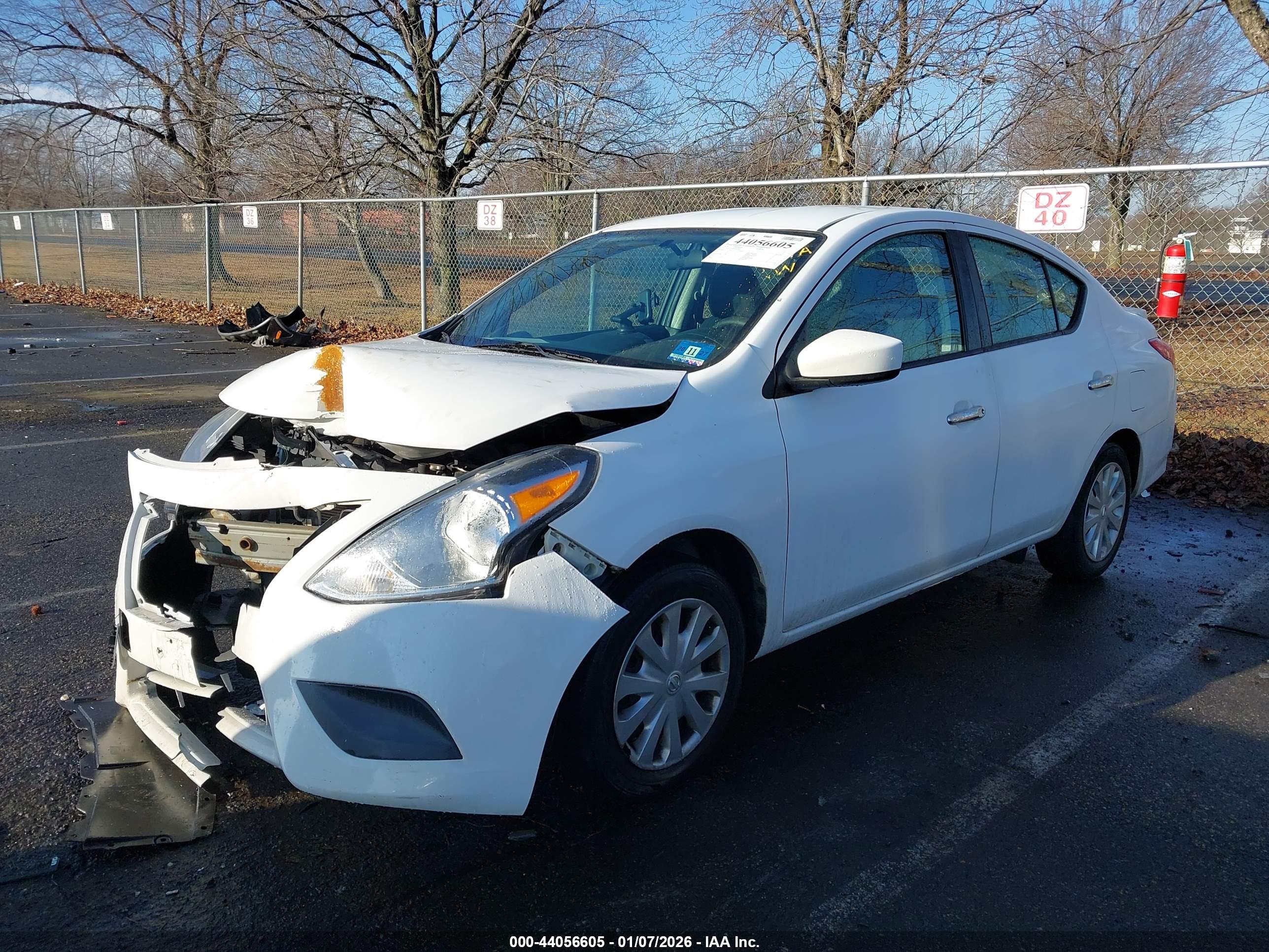 NISSAN VERSA image 2