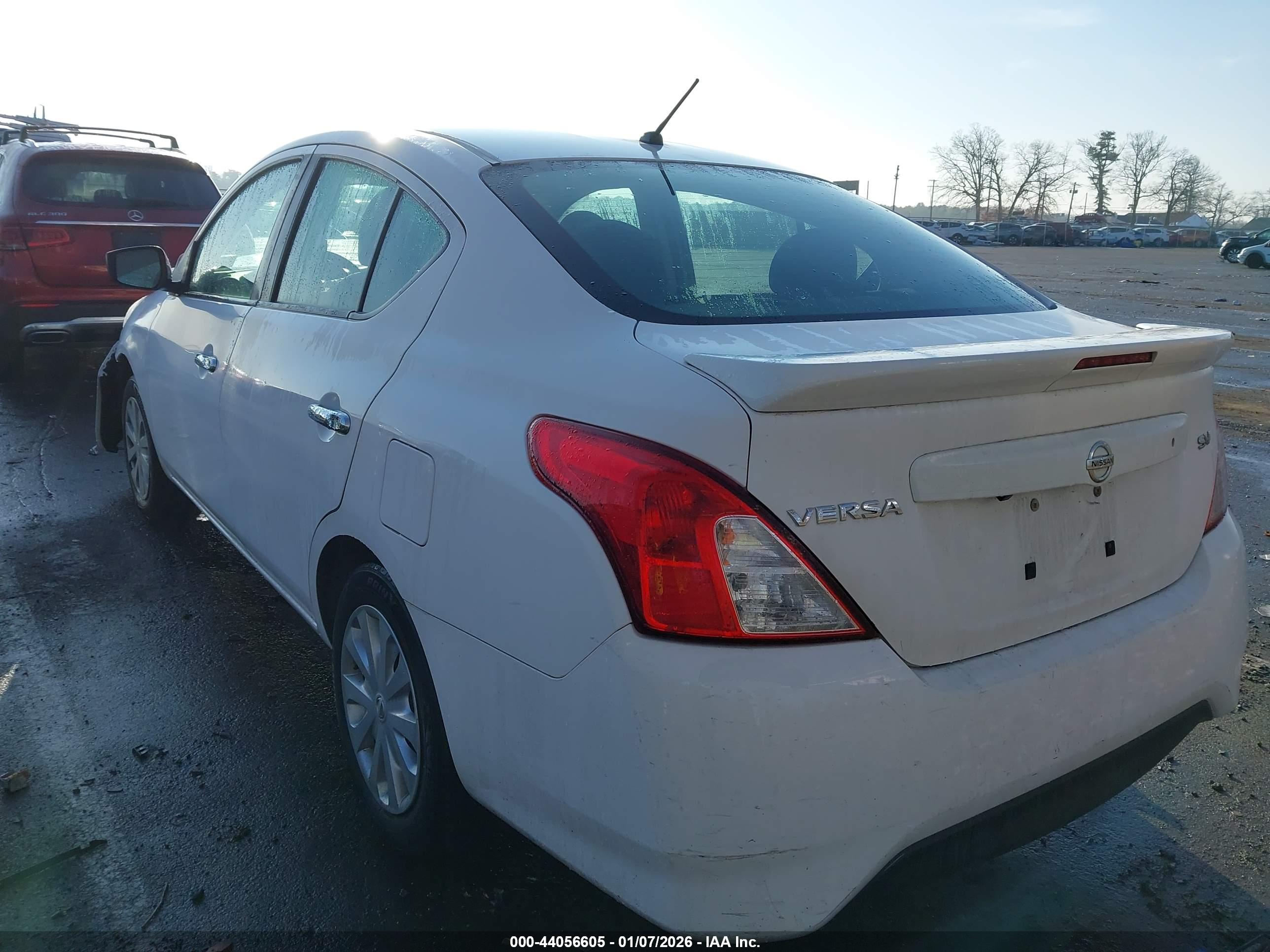 NISSAN VERSA image 3