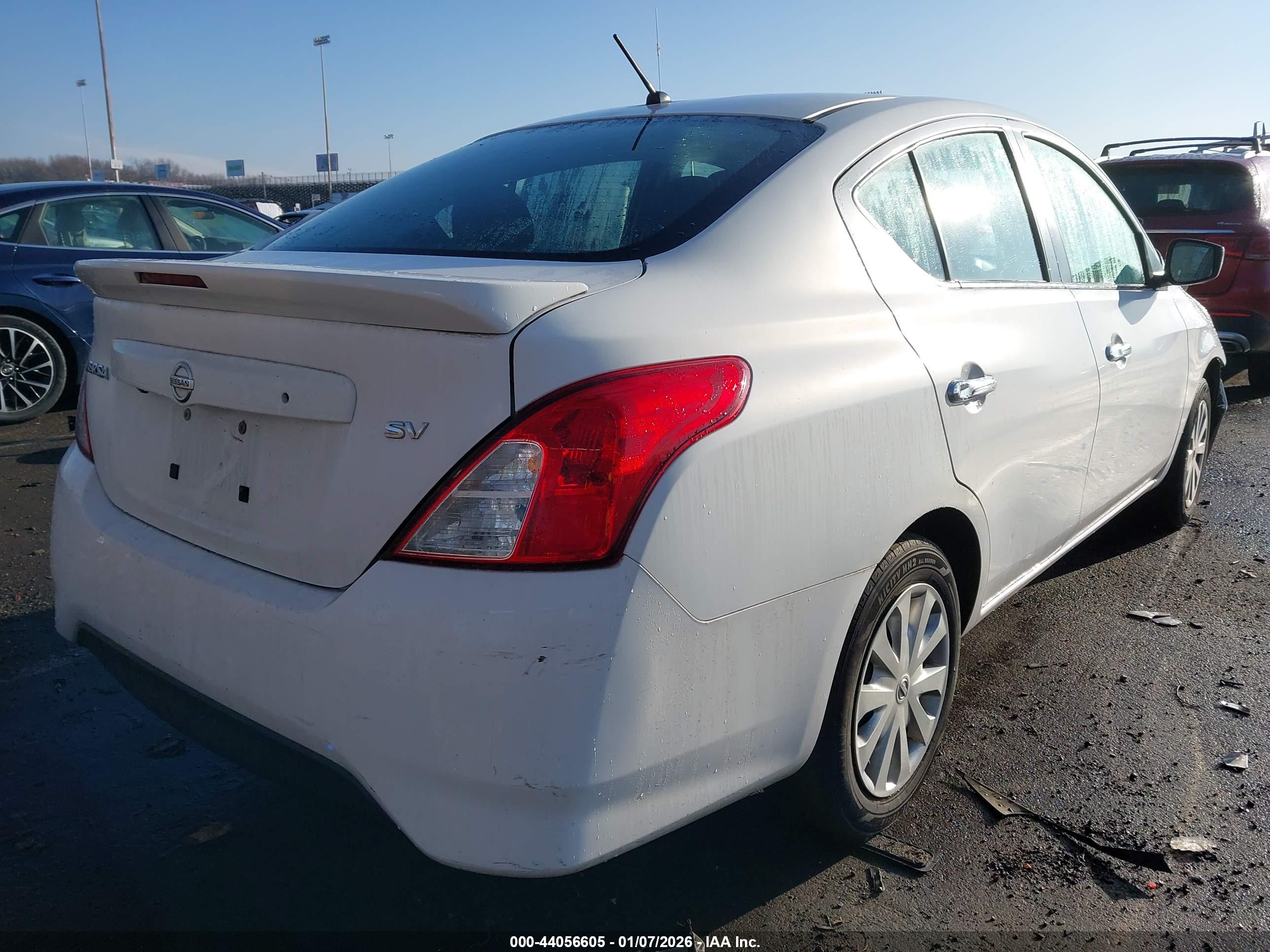 NISSAN VERSA image 4