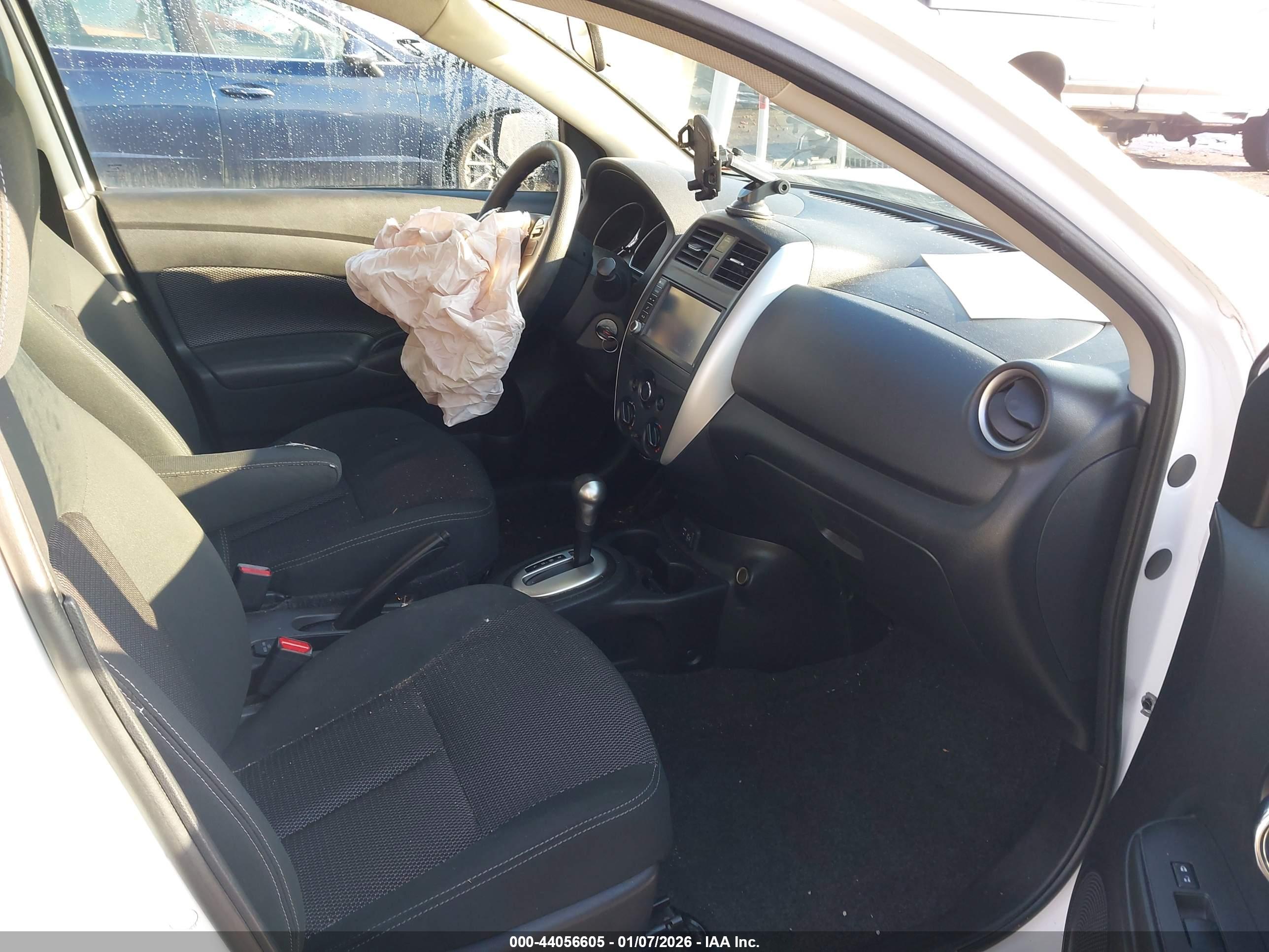 NISSAN VERSA image 5