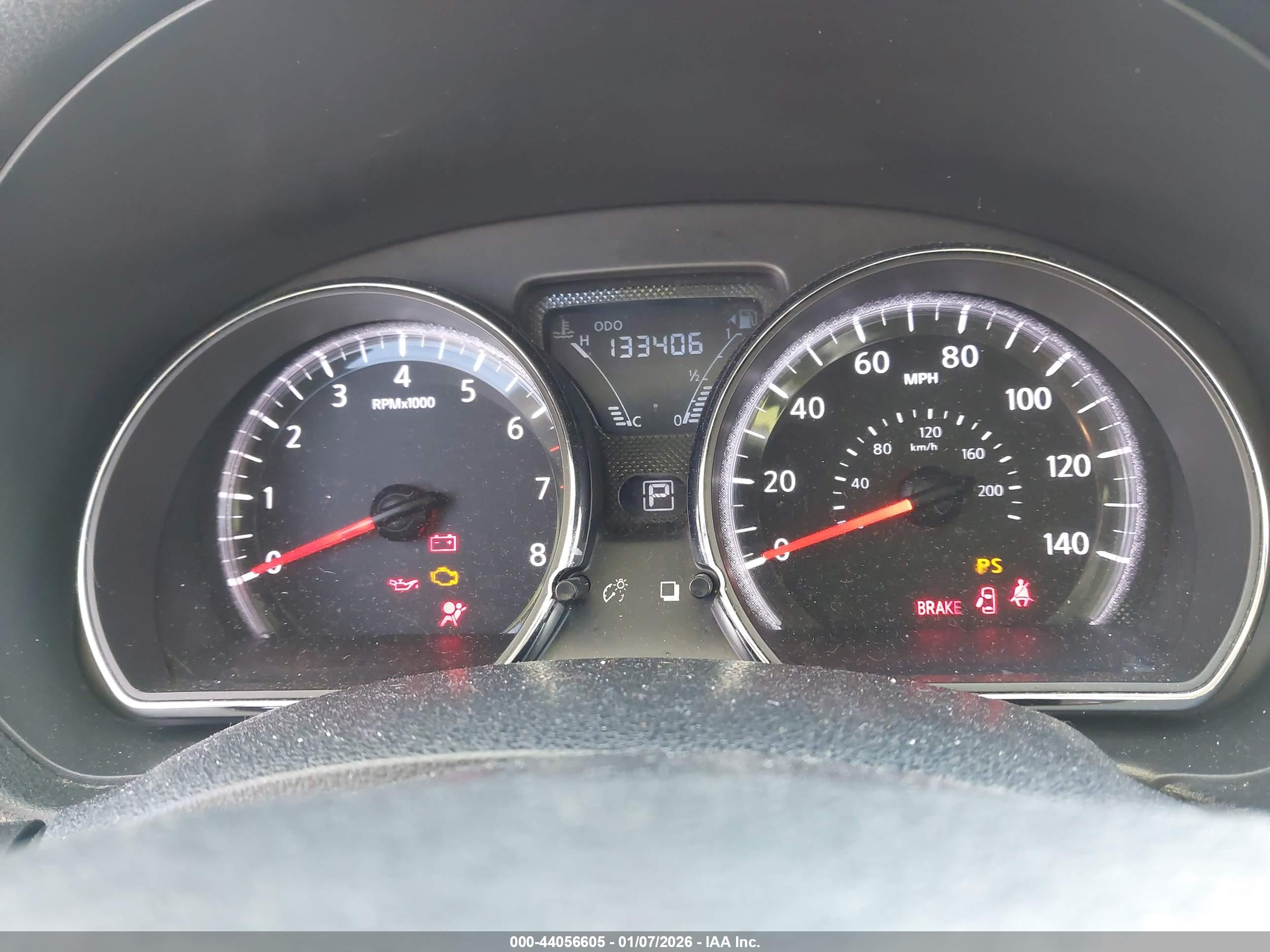 NISSAN VERSA image 7
