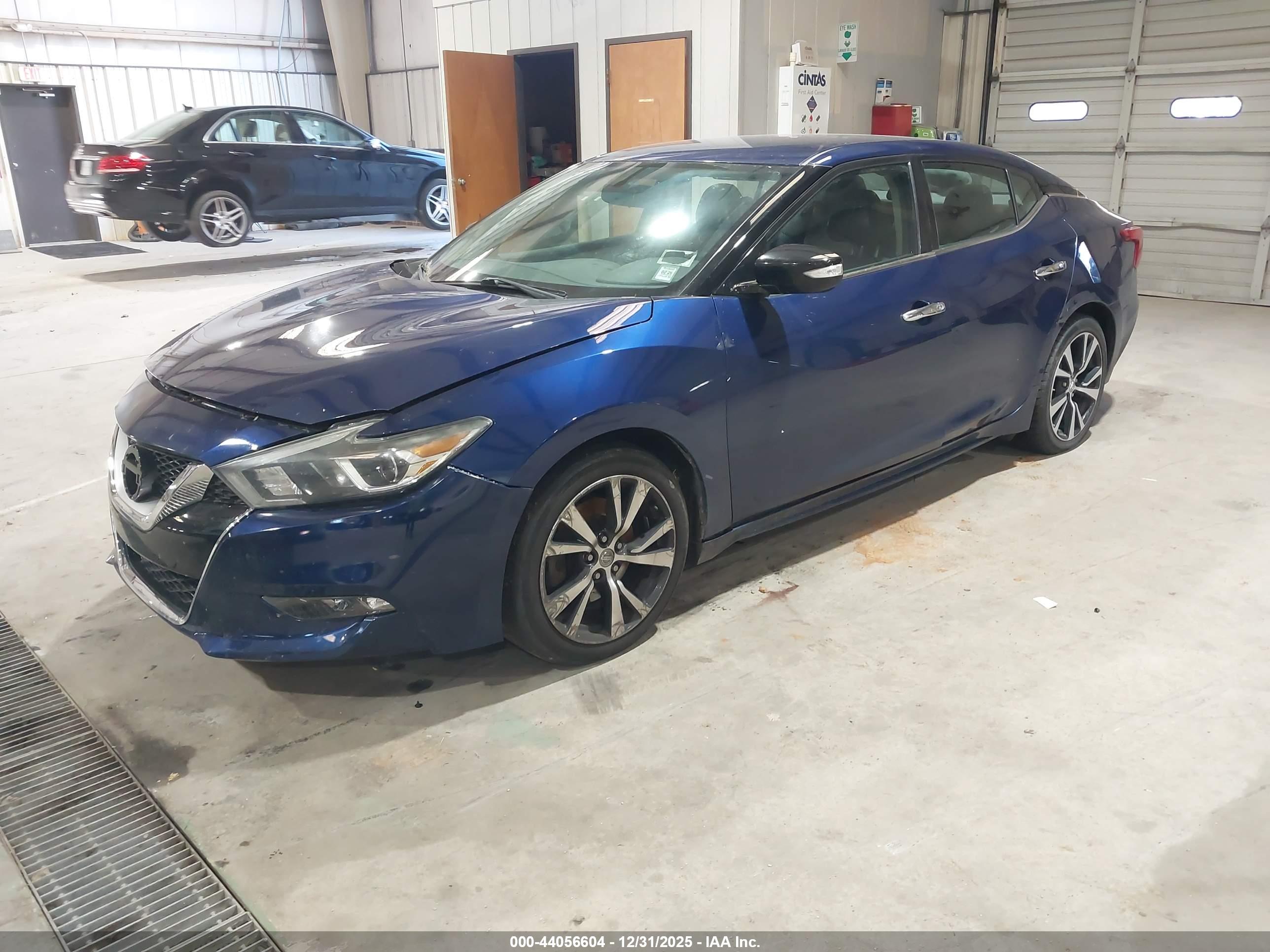 NISSAN MAXIMA image 2