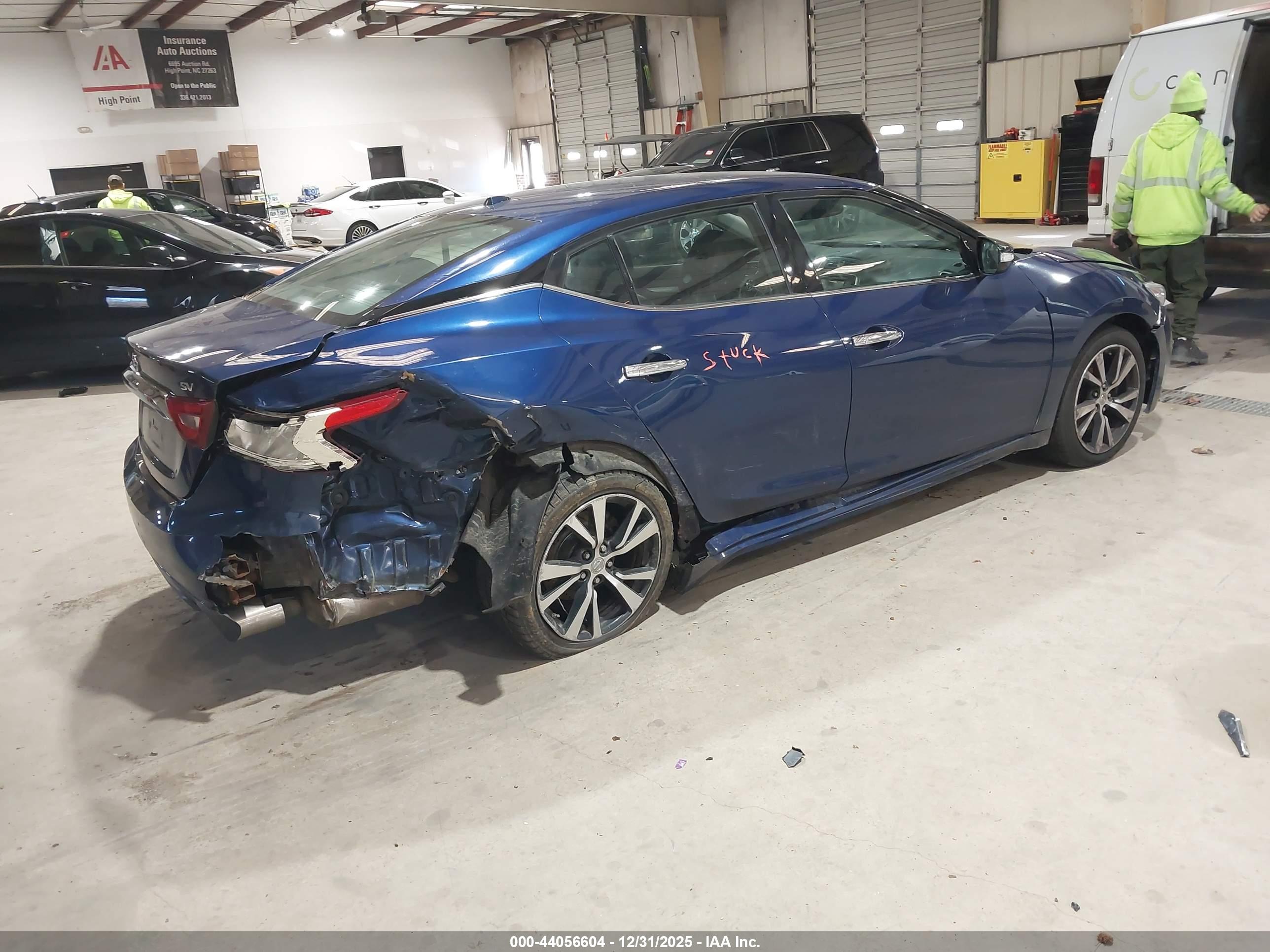 NISSAN MAXIMA image 4