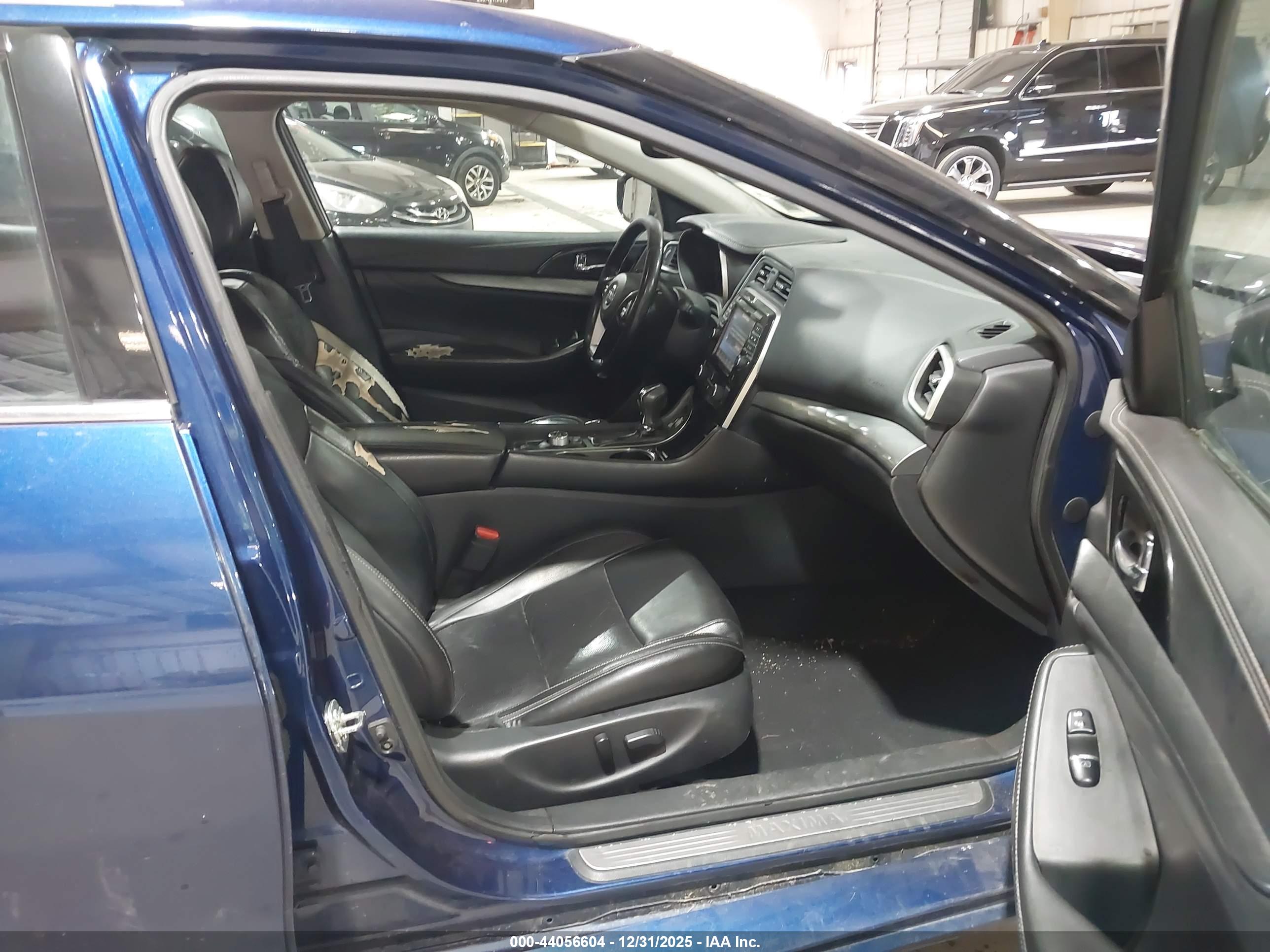 NISSAN MAXIMA image 5