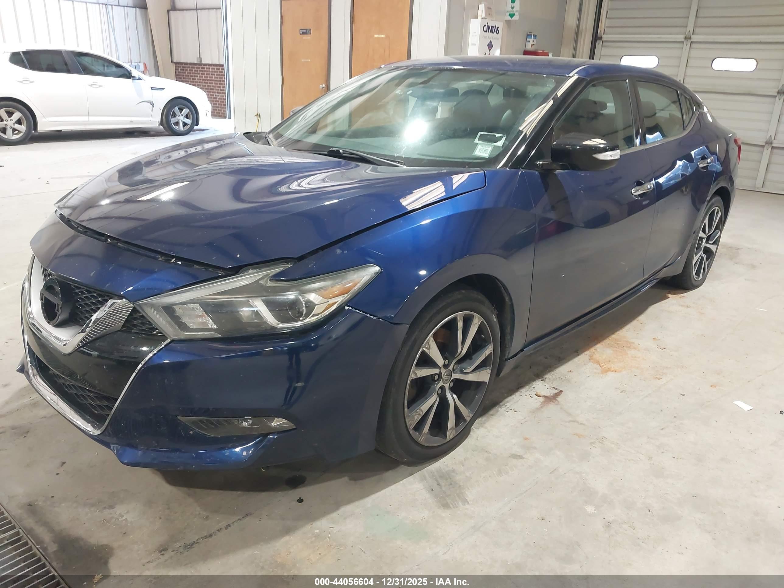 NISSAN MAXIMA image 6