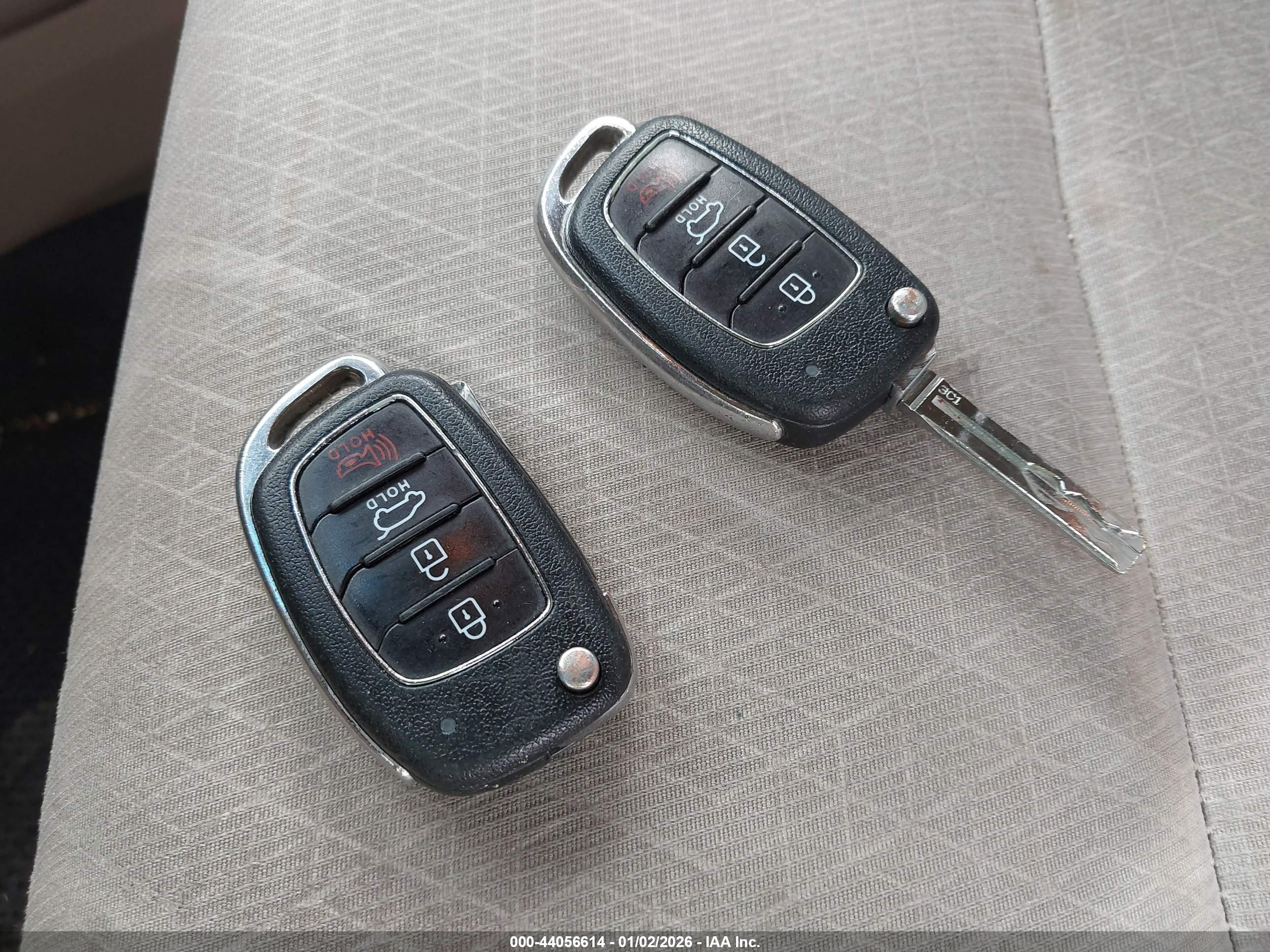 HYUNDAI TUCSON image 11