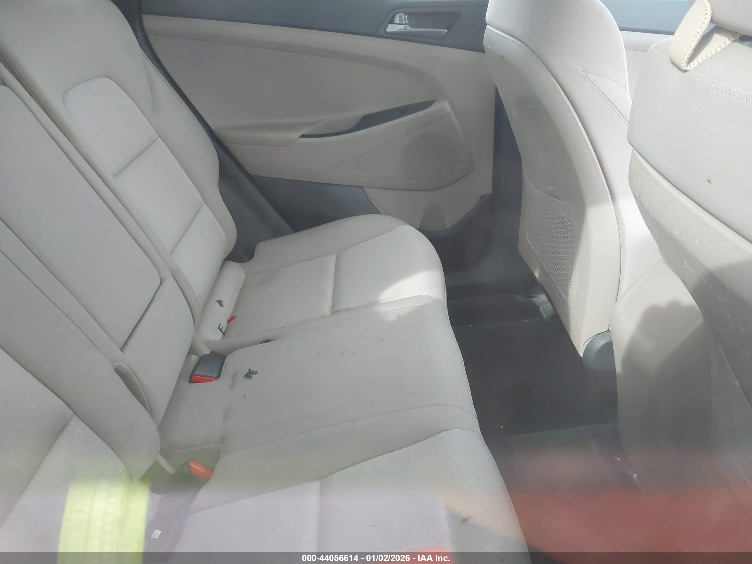 HYUNDAI TUCSON image 8