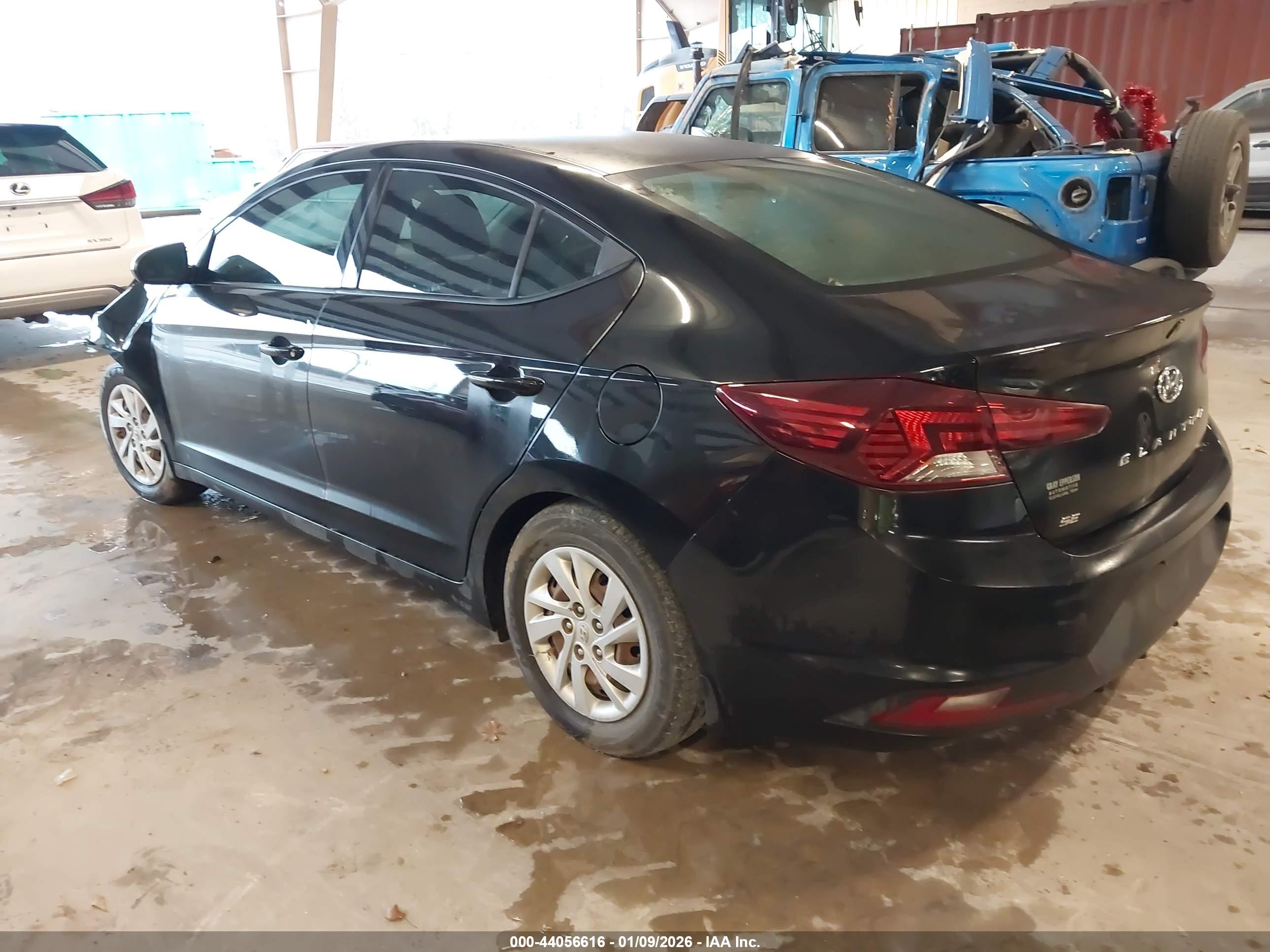 HYUNDAI ELANTRA image 3