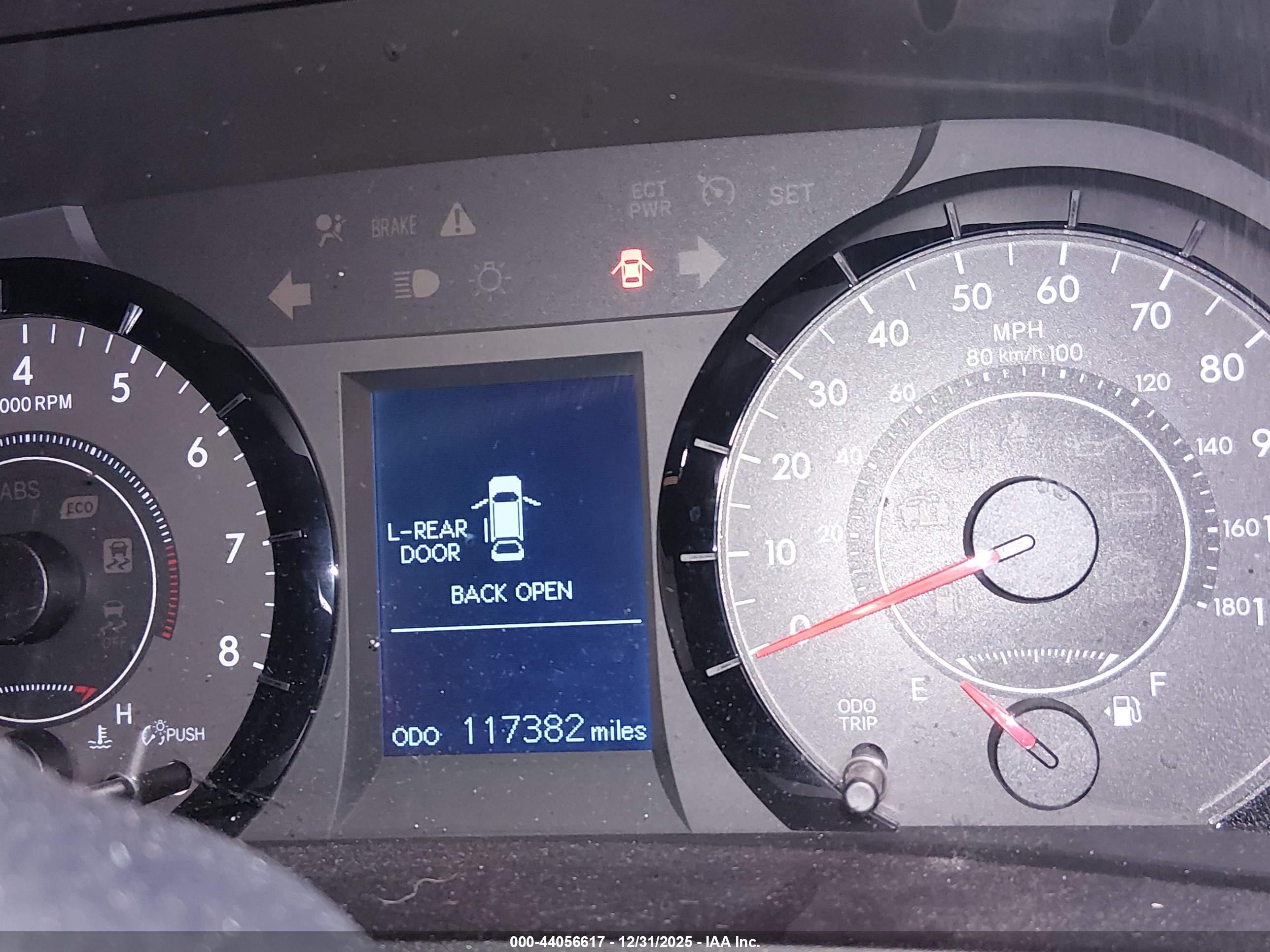 TOYOTA SIENNA image 7