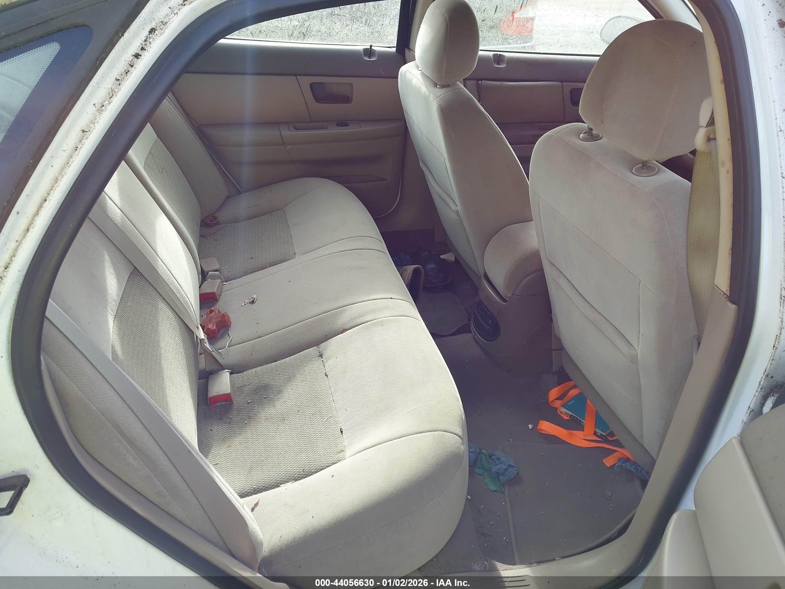 FORD TAURUS image 8