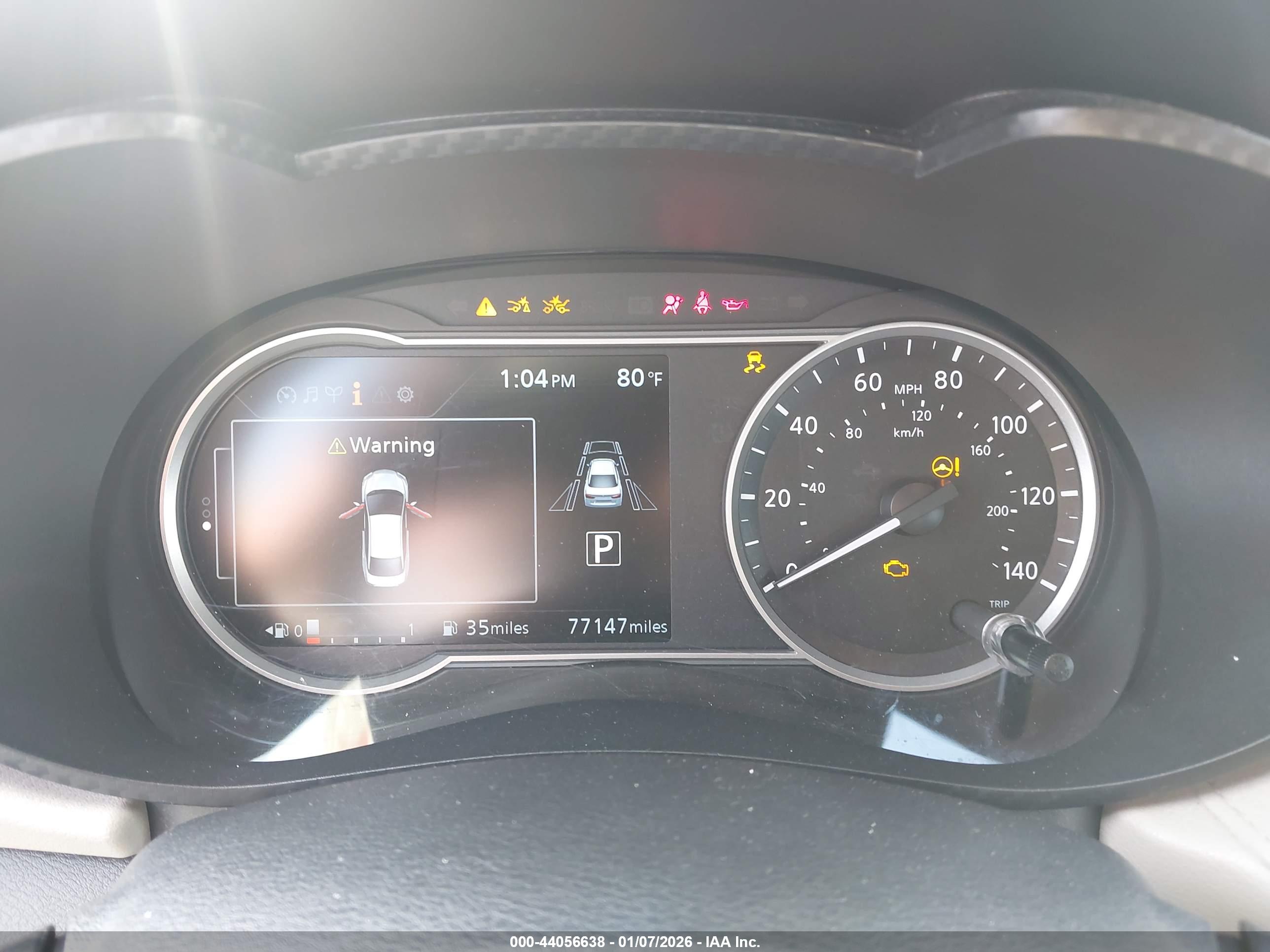 NISSAN VERSA image 7