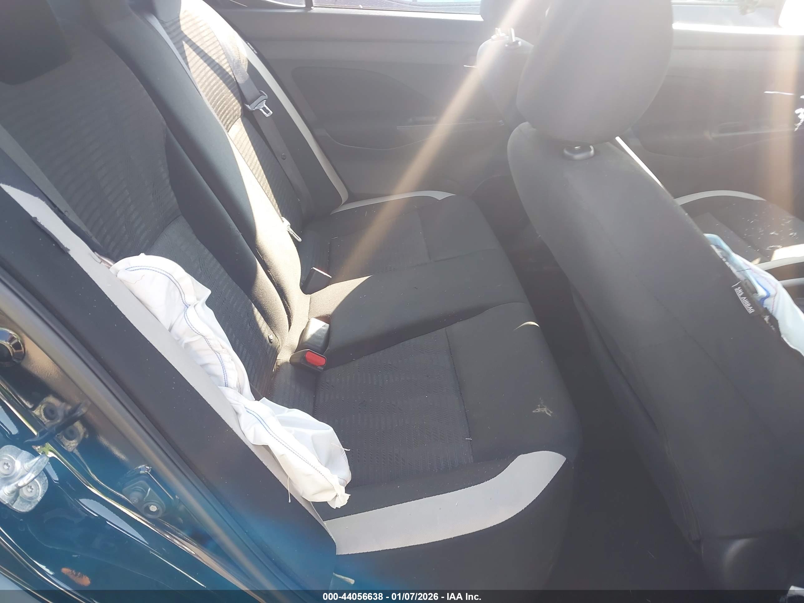 NISSAN VERSA image 8