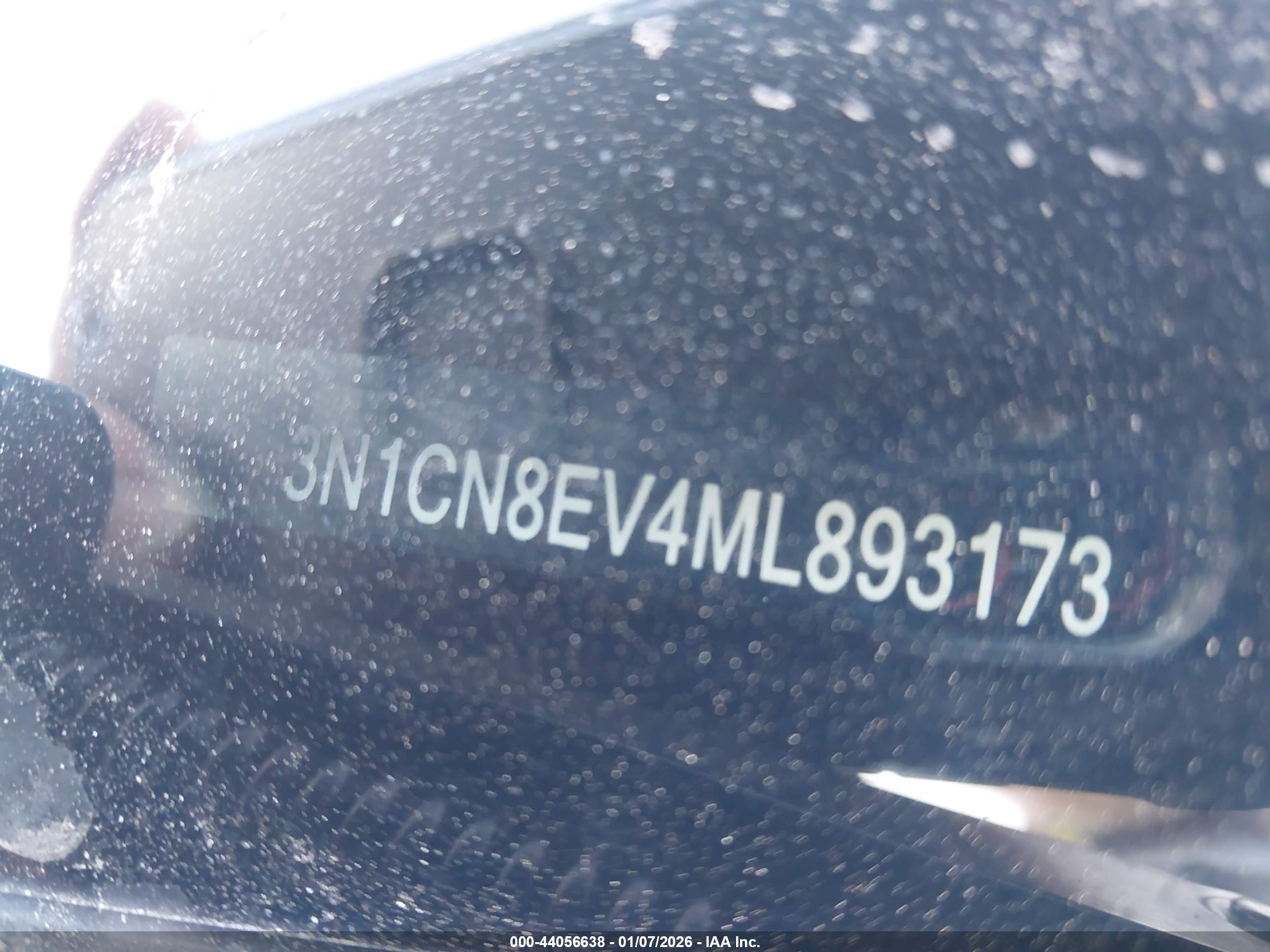 NISSAN VERSA image 9