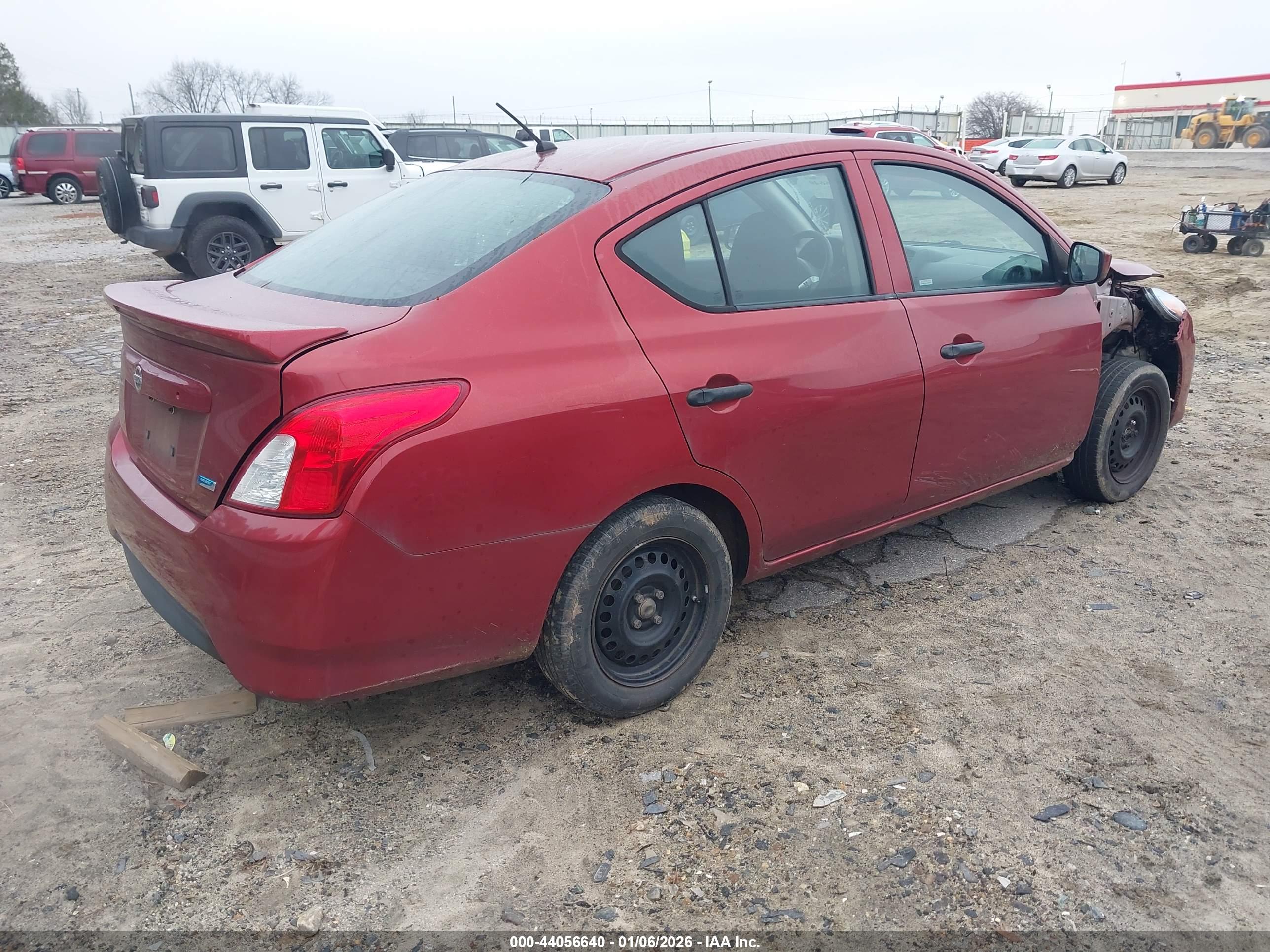 NISSAN VERSA image 4