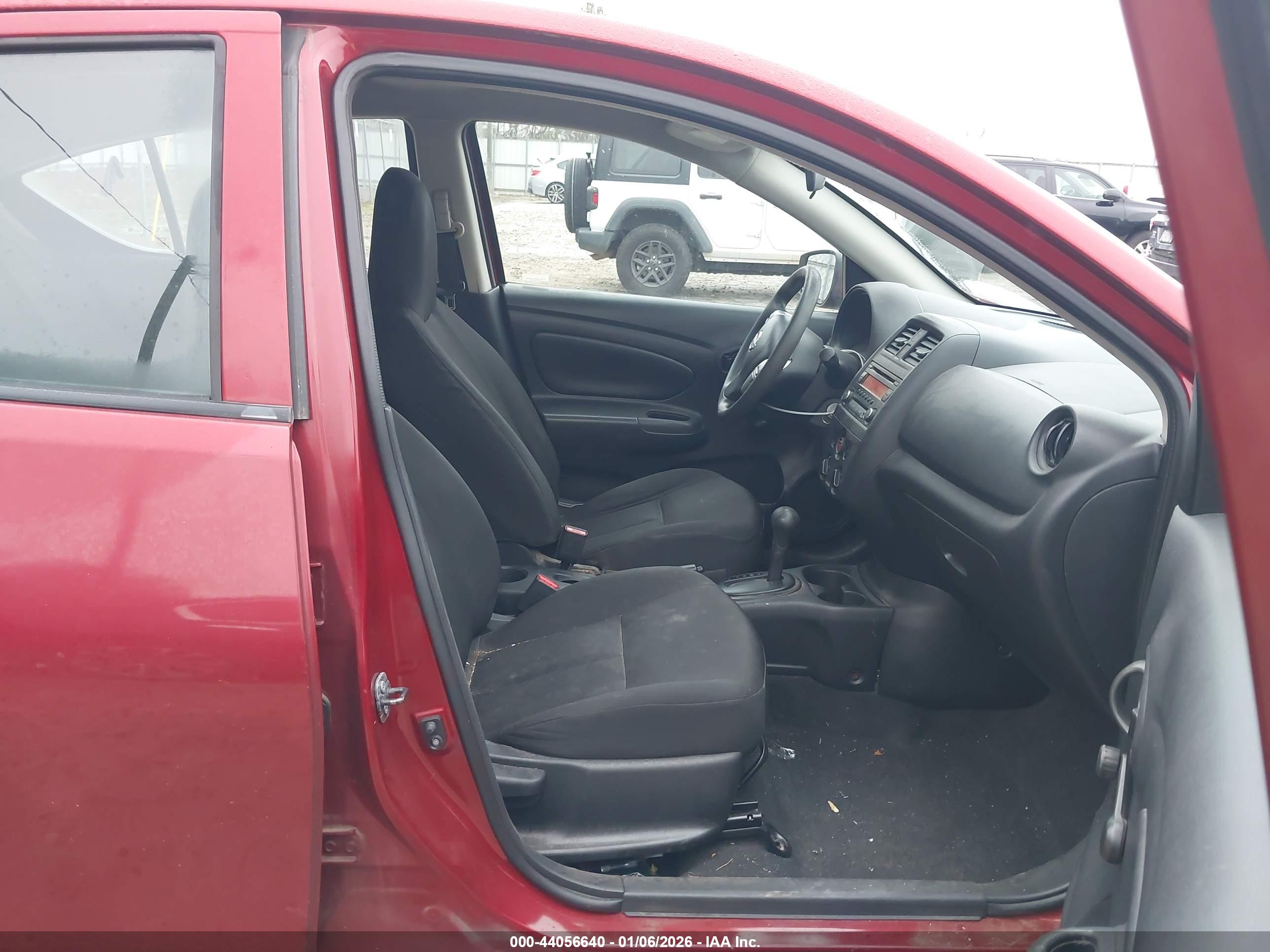 NISSAN VERSA image 5