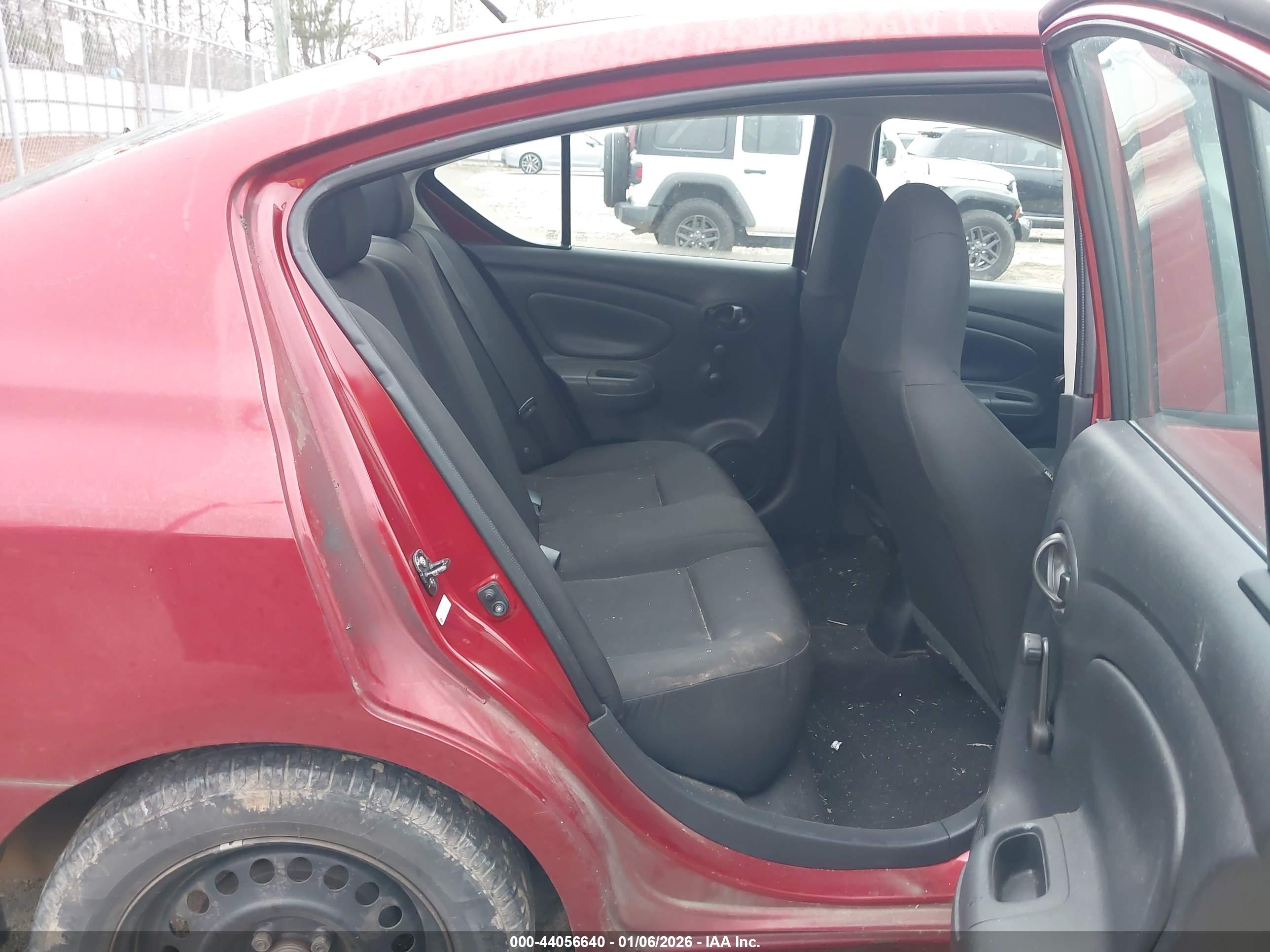 NISSAN VERSA image 8