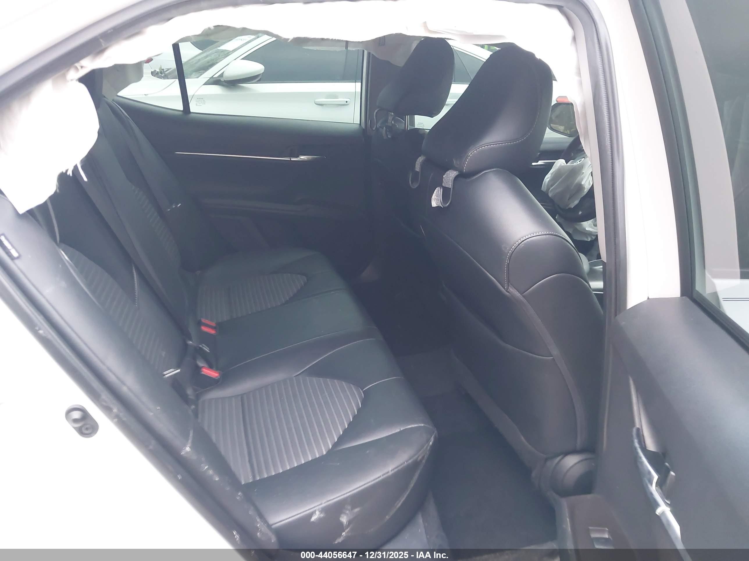 TOYOTA CAMRY image 8