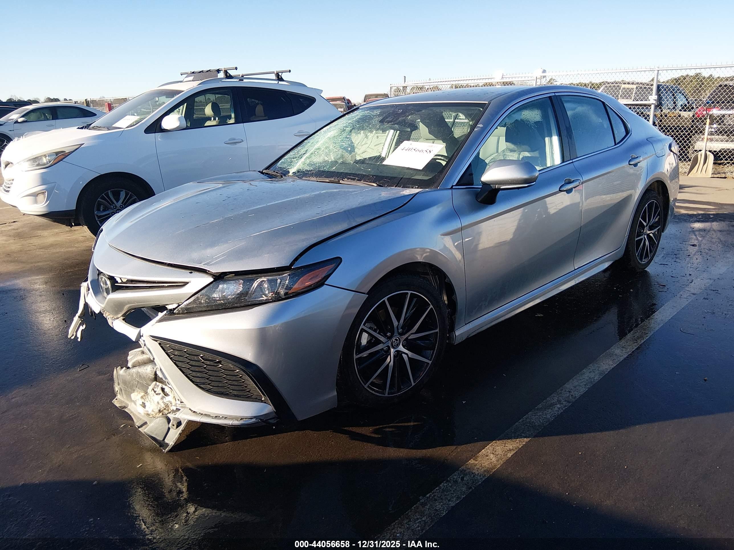 TOYOTA CAMRY image 2