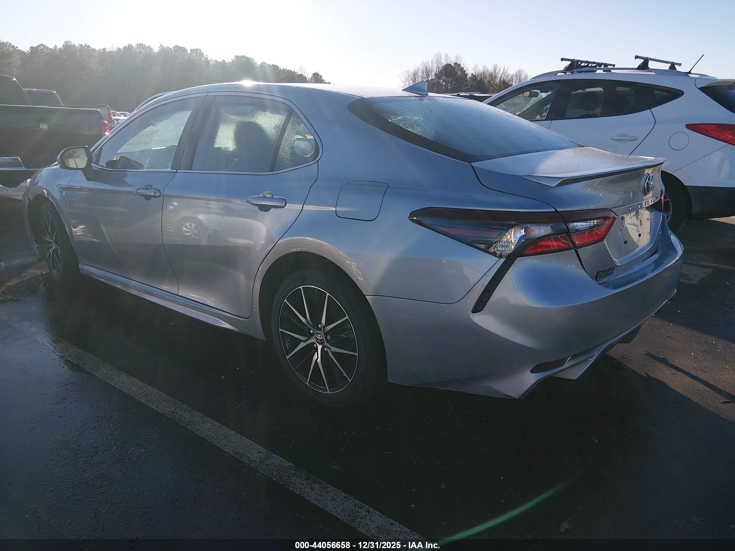 TOYOTA CAMRY image 3