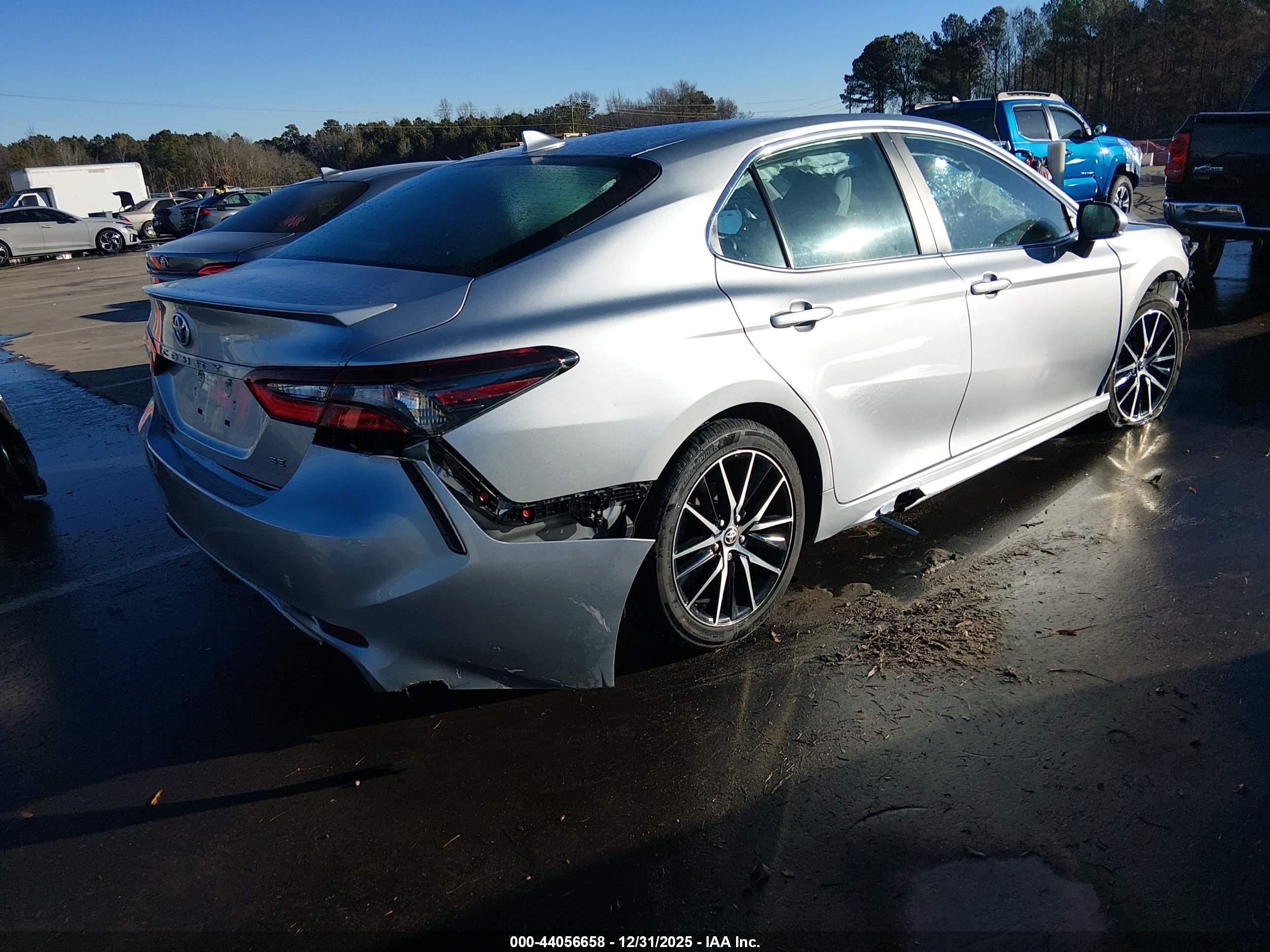 TOYOTA CAMRY image 4