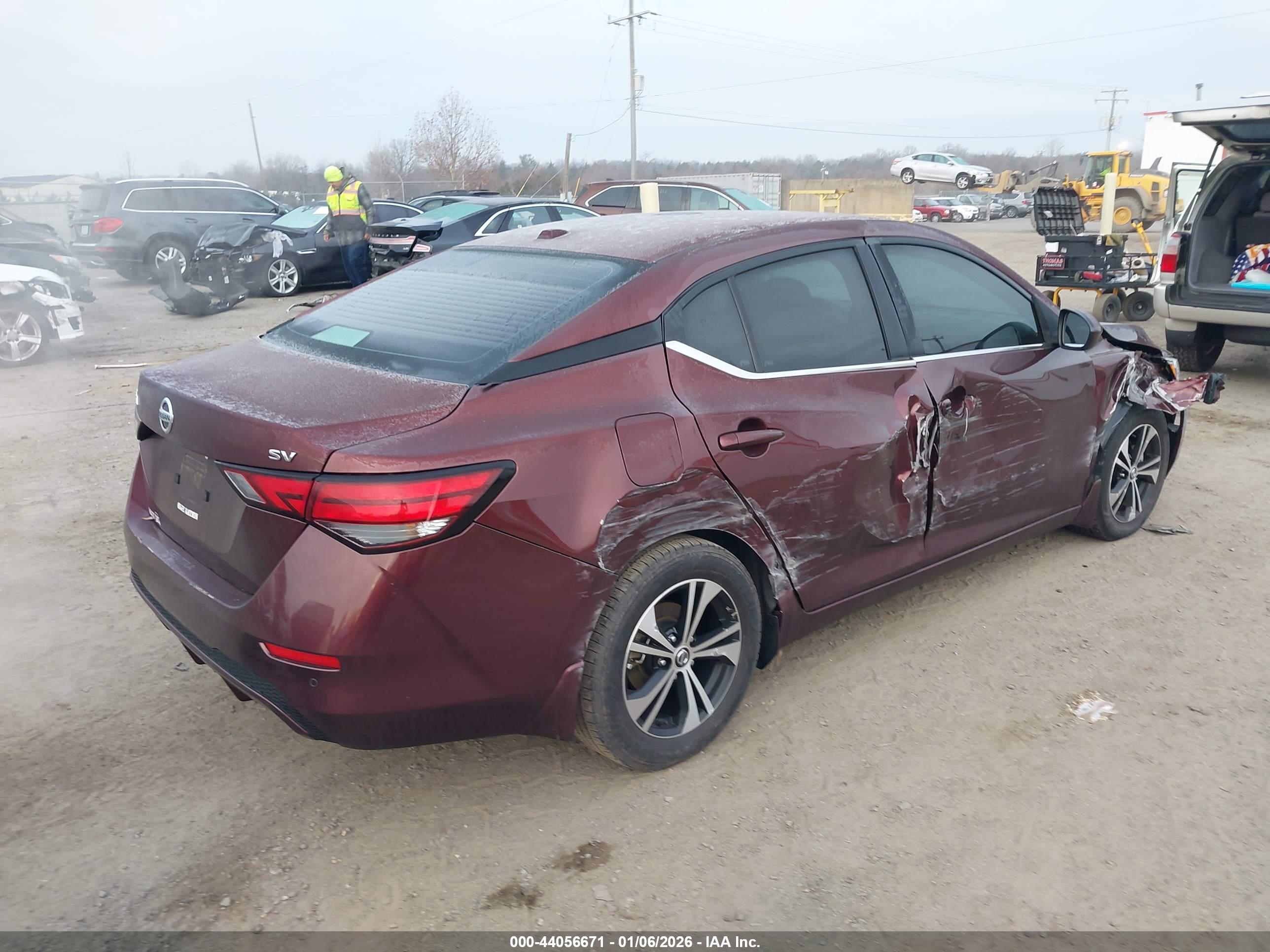 NISSAN SENTRA image 4