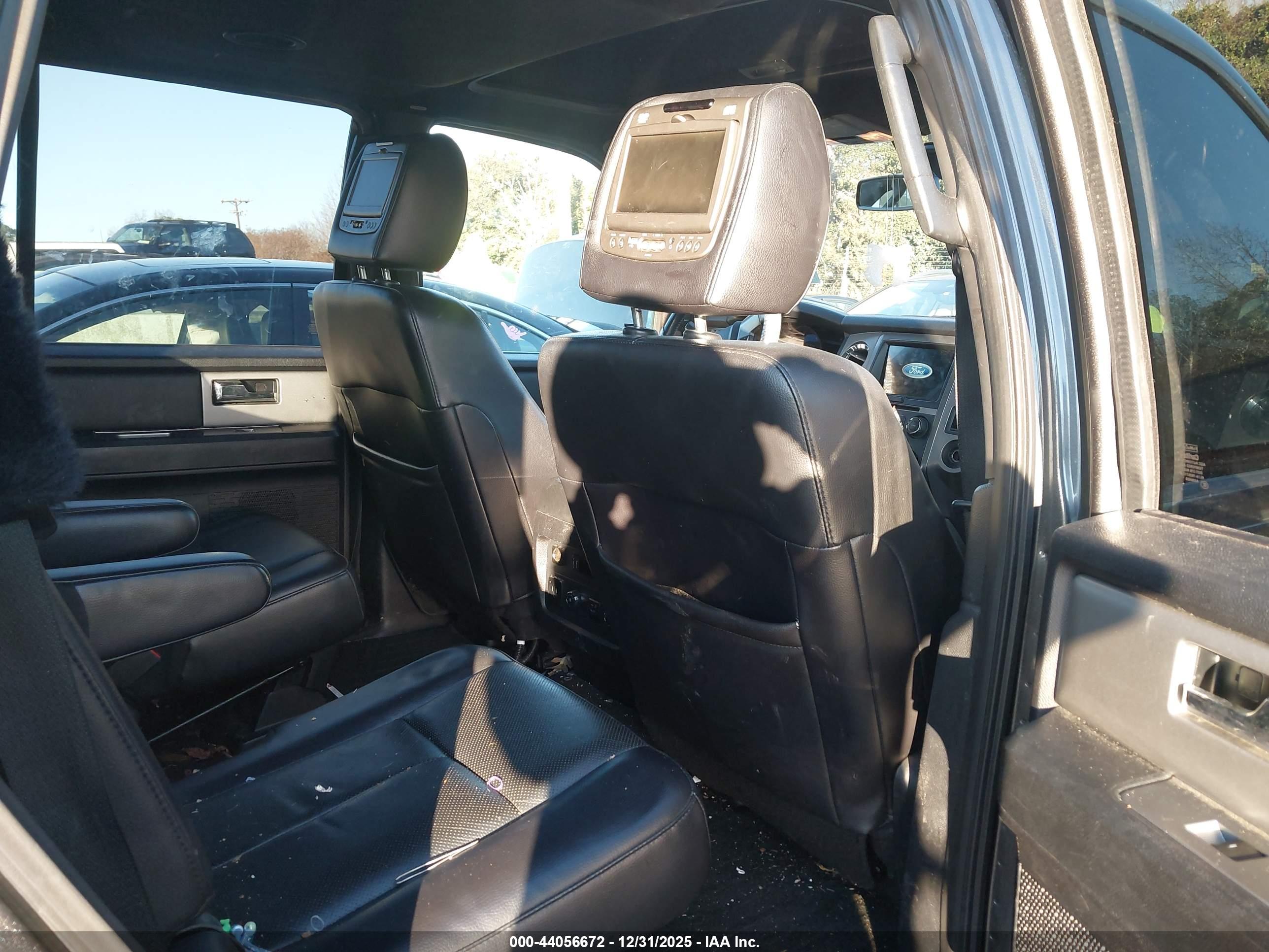 FORD EXPEDITION image 8