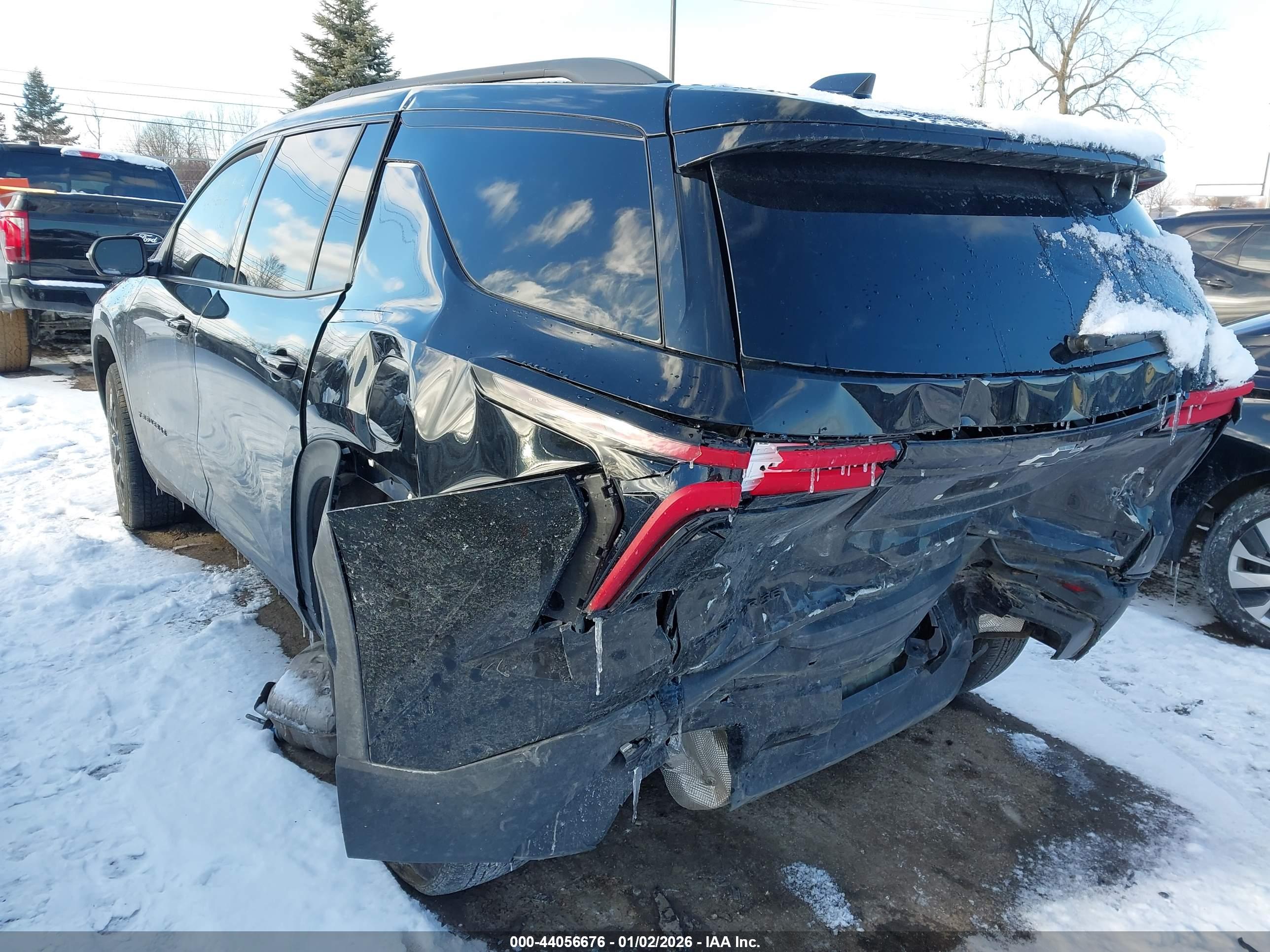 CHEVROLET TRAVERSE image 3