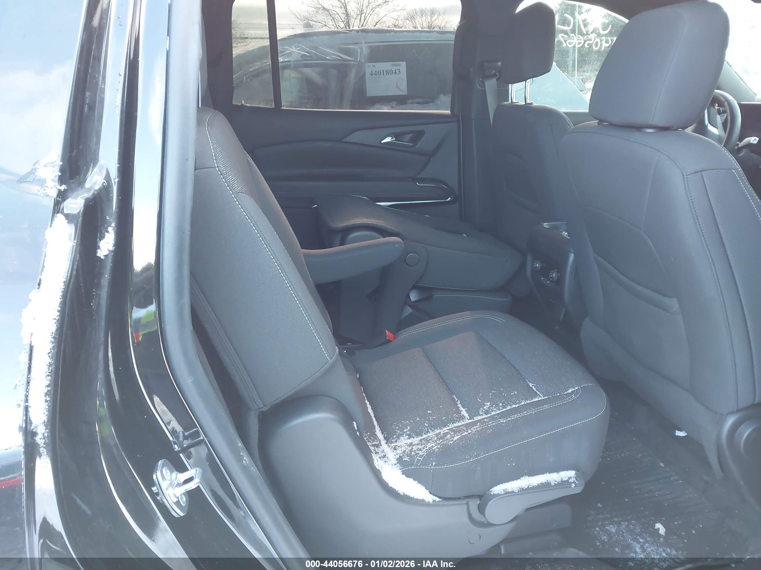 CHEVROLET TRAVERSE image 8