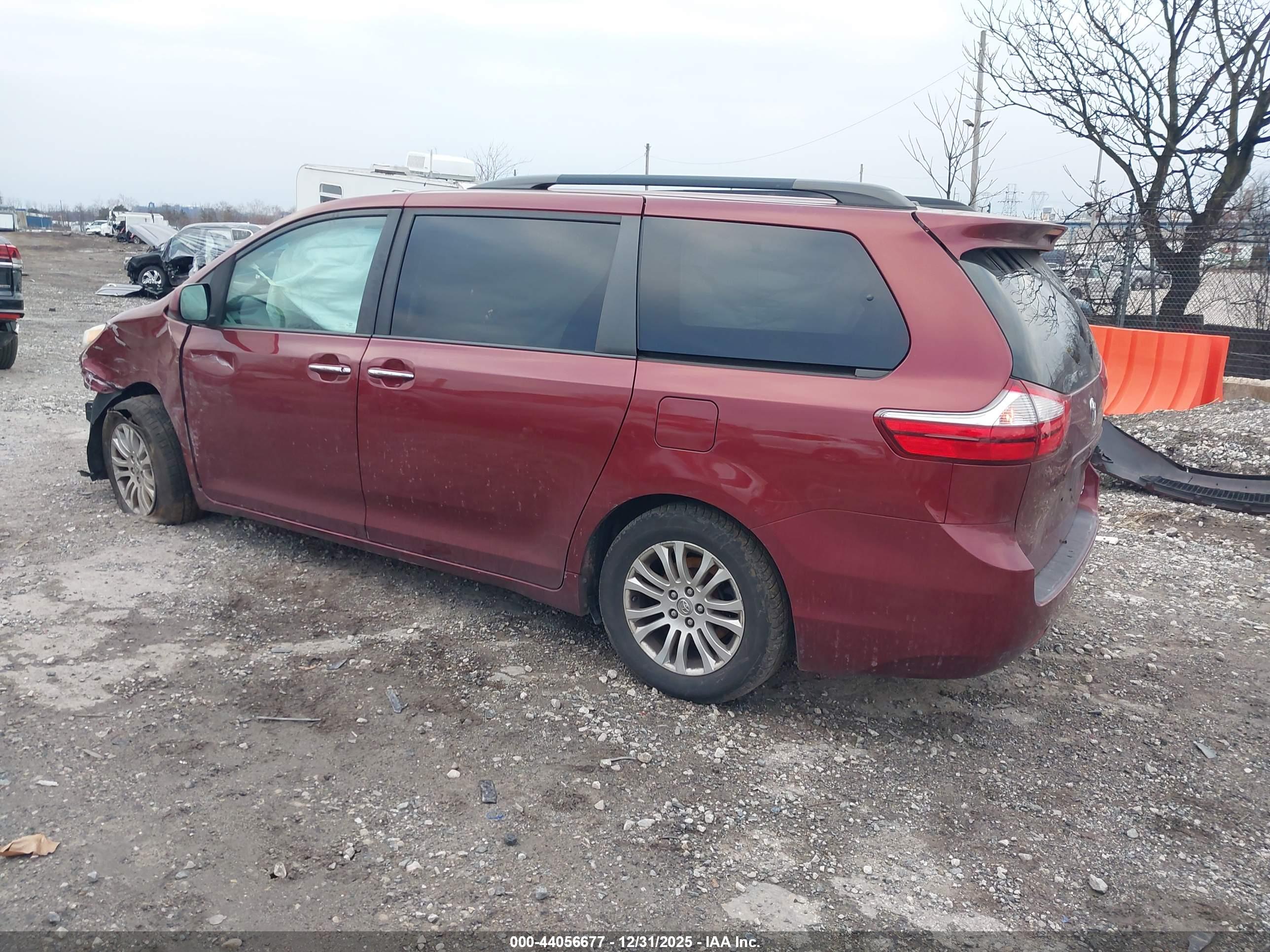 TOYOTA SIENNA image 3