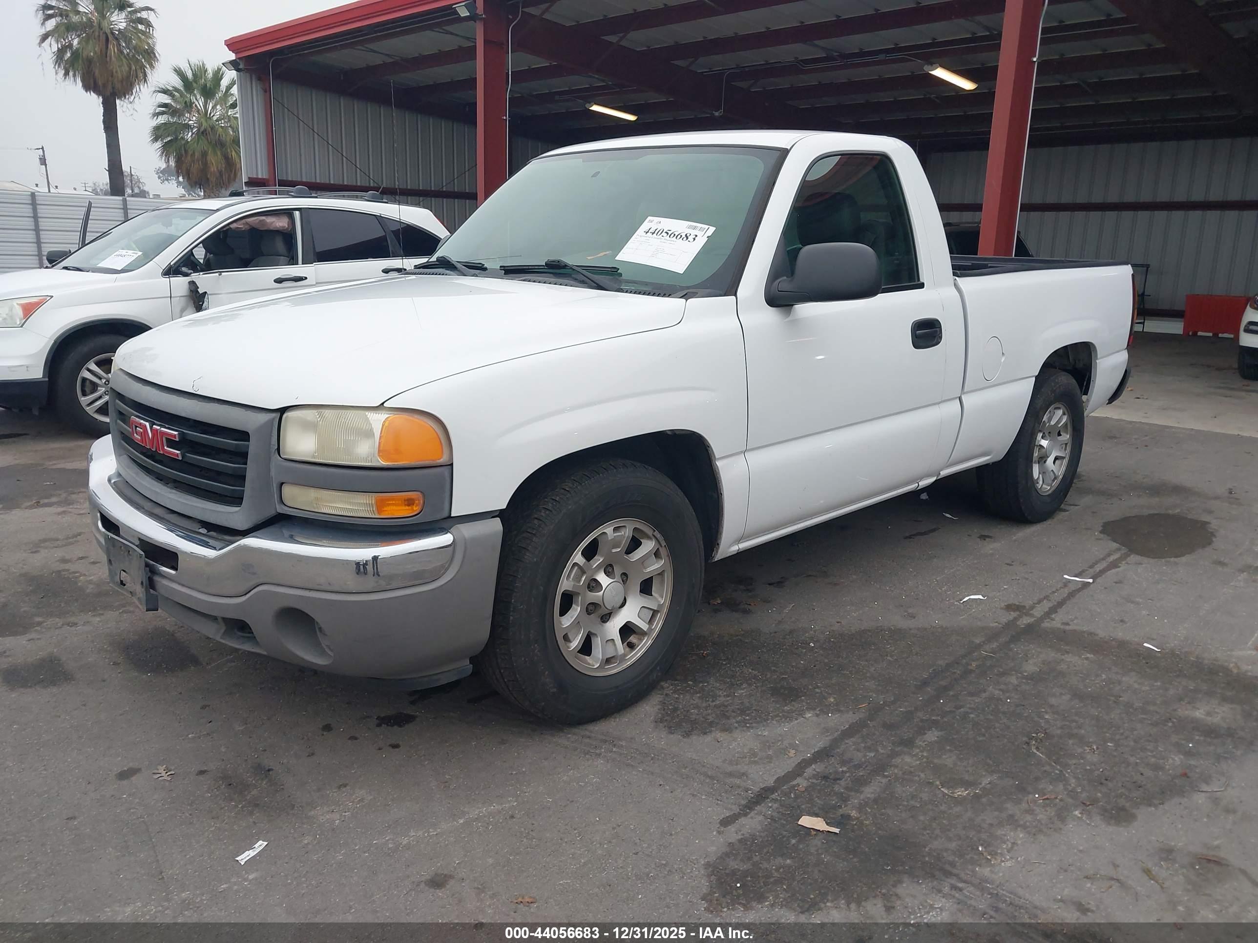 GMC SIERRA image 2