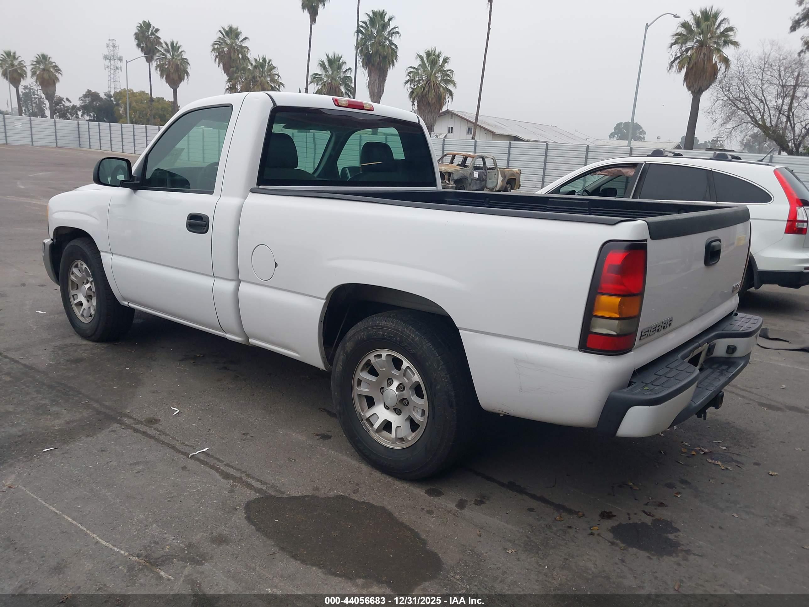 GMC SIERRA image 3
