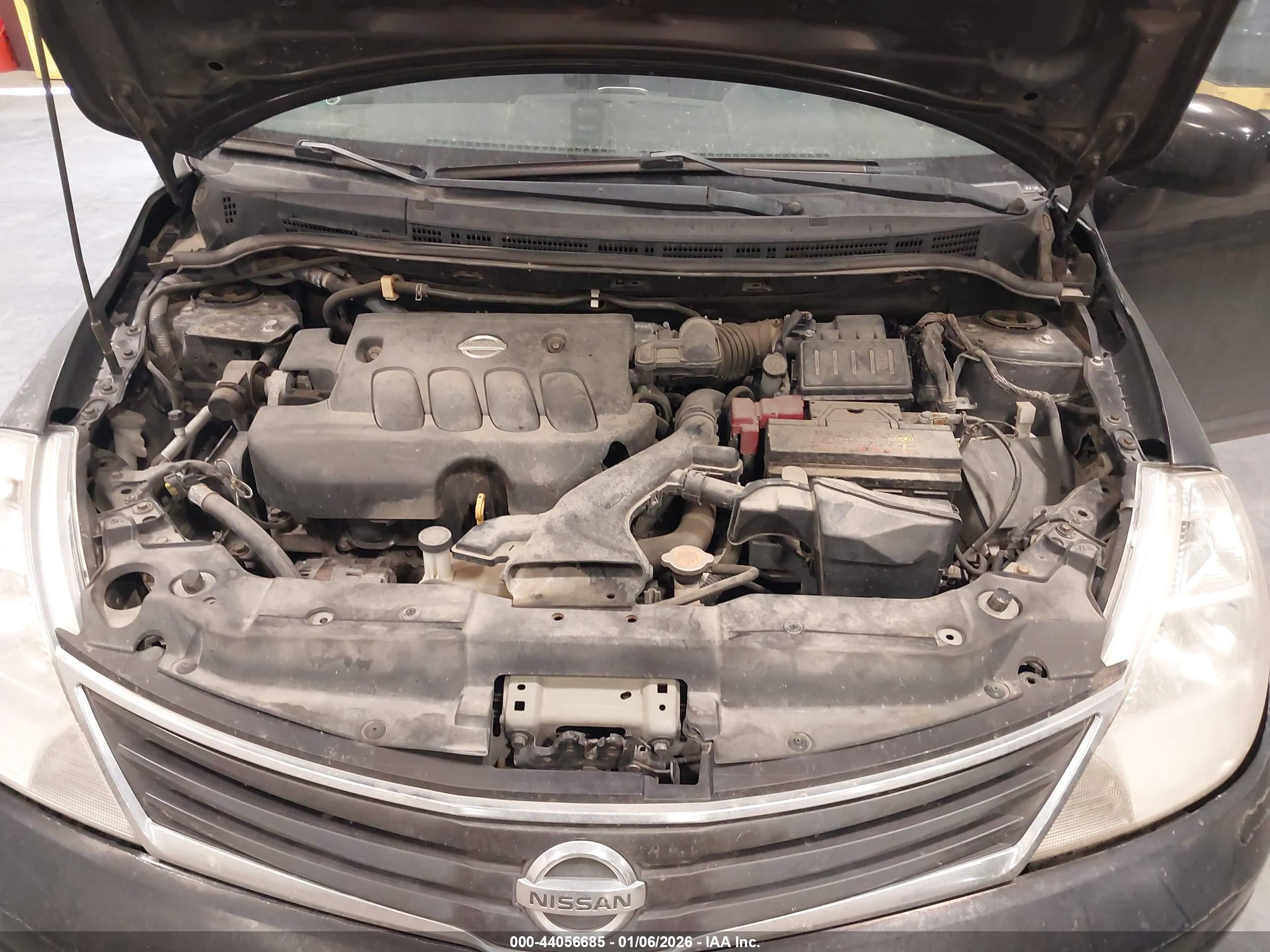 NISSAN VERSA image 10