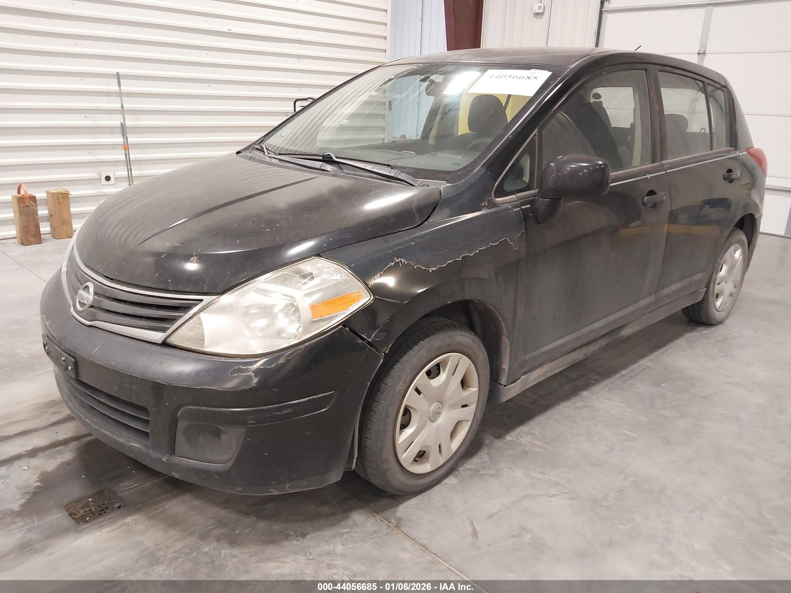 NISSAN VERSA image 2