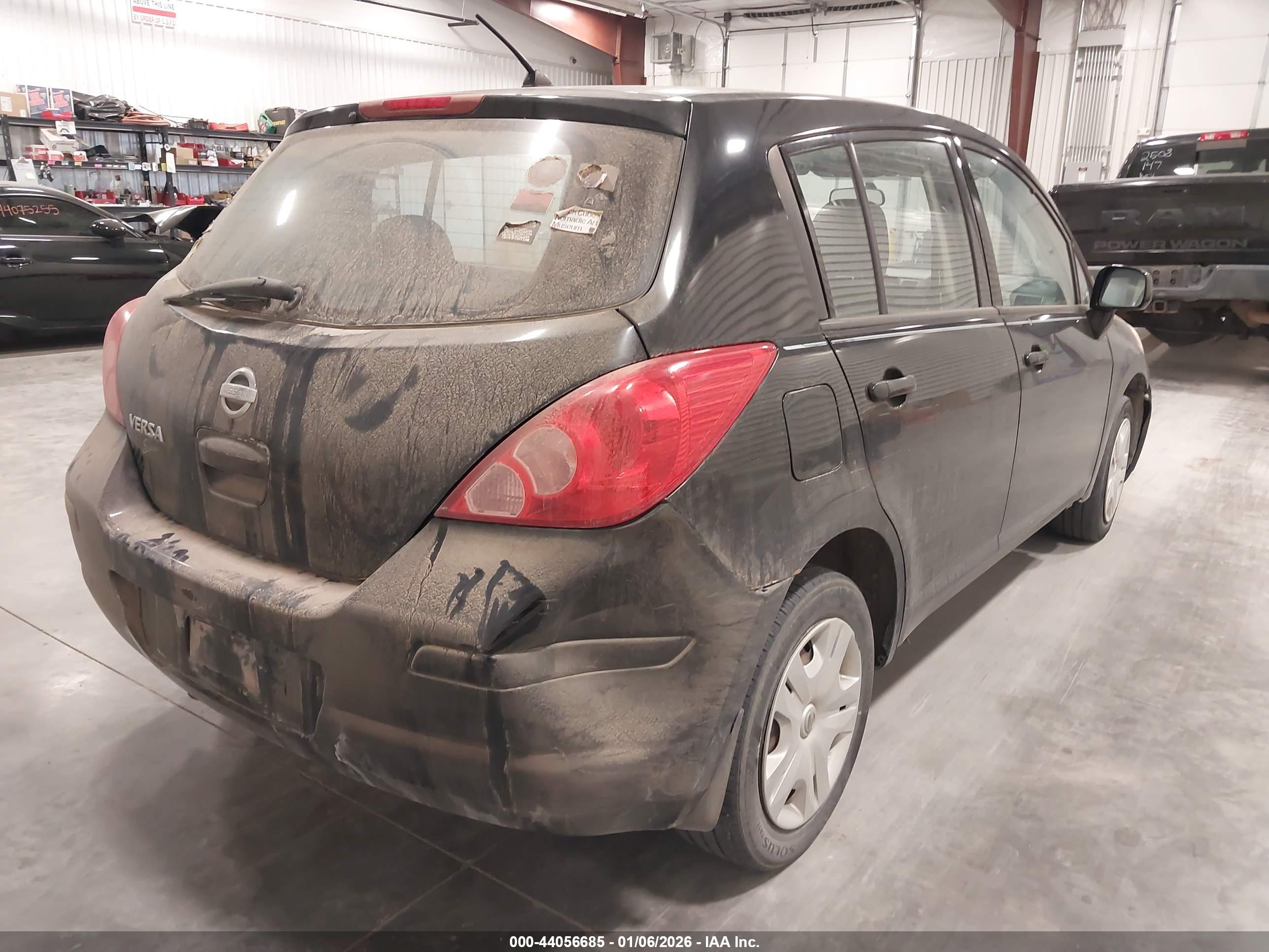 NISSAN VERSA image 4